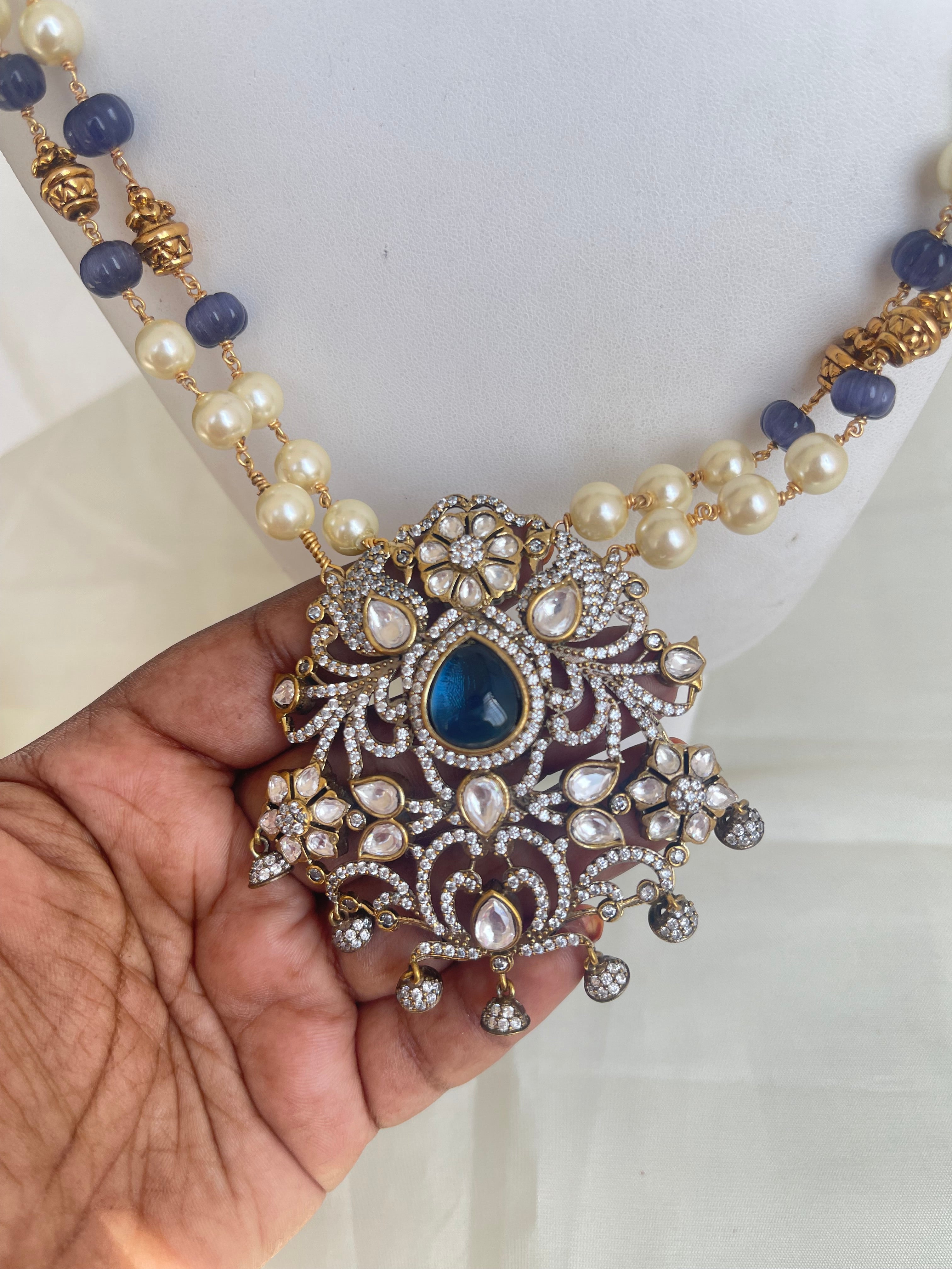 Pearl Victorian pendant with earrings