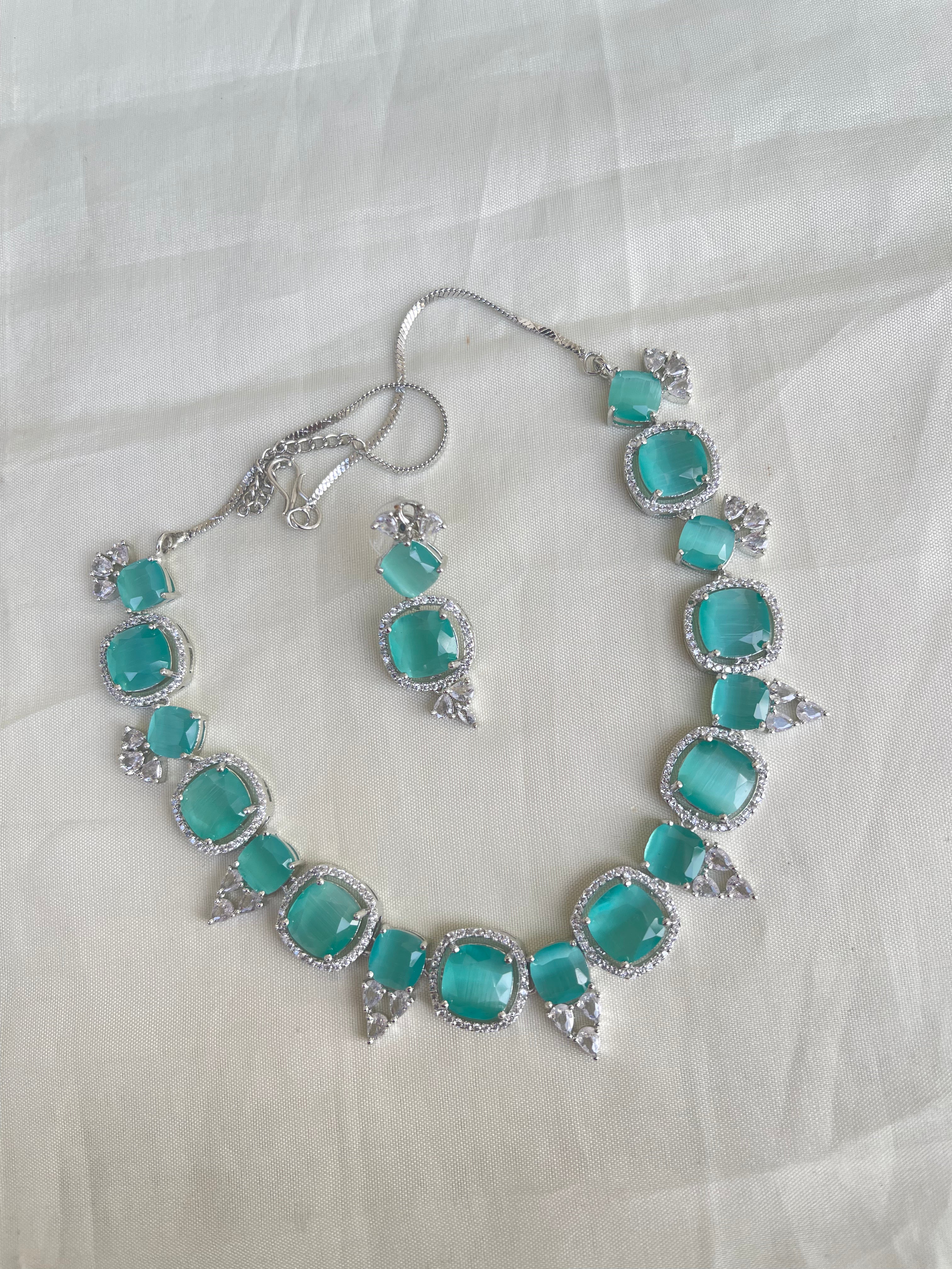 Diamond finish neckset