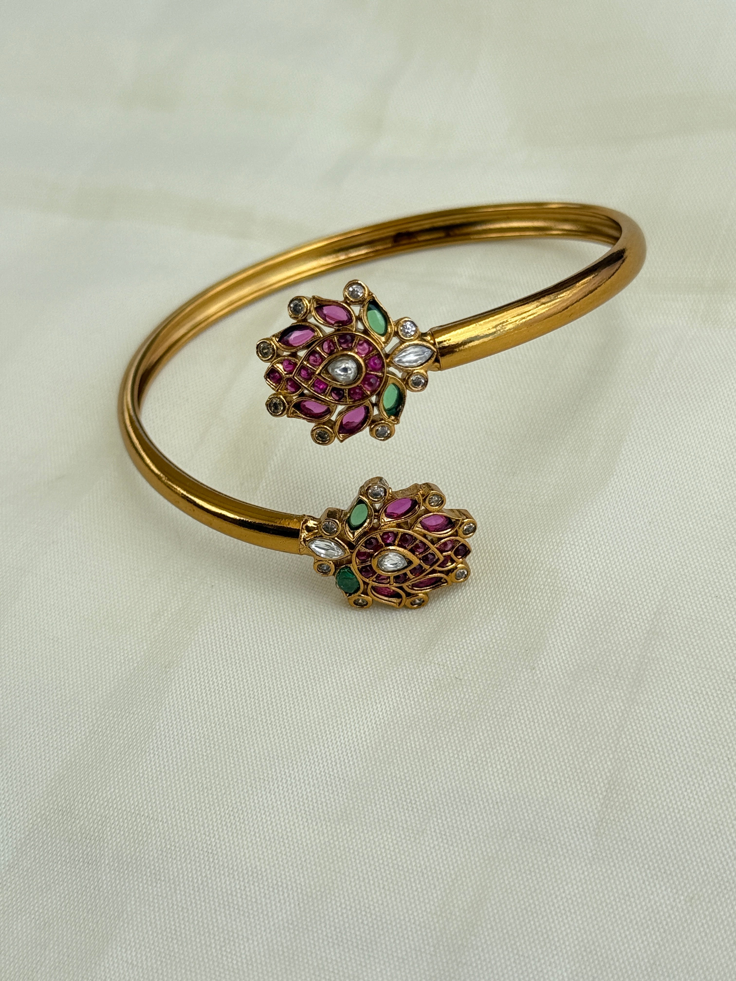 Br516 kemp lotus openable bracelet