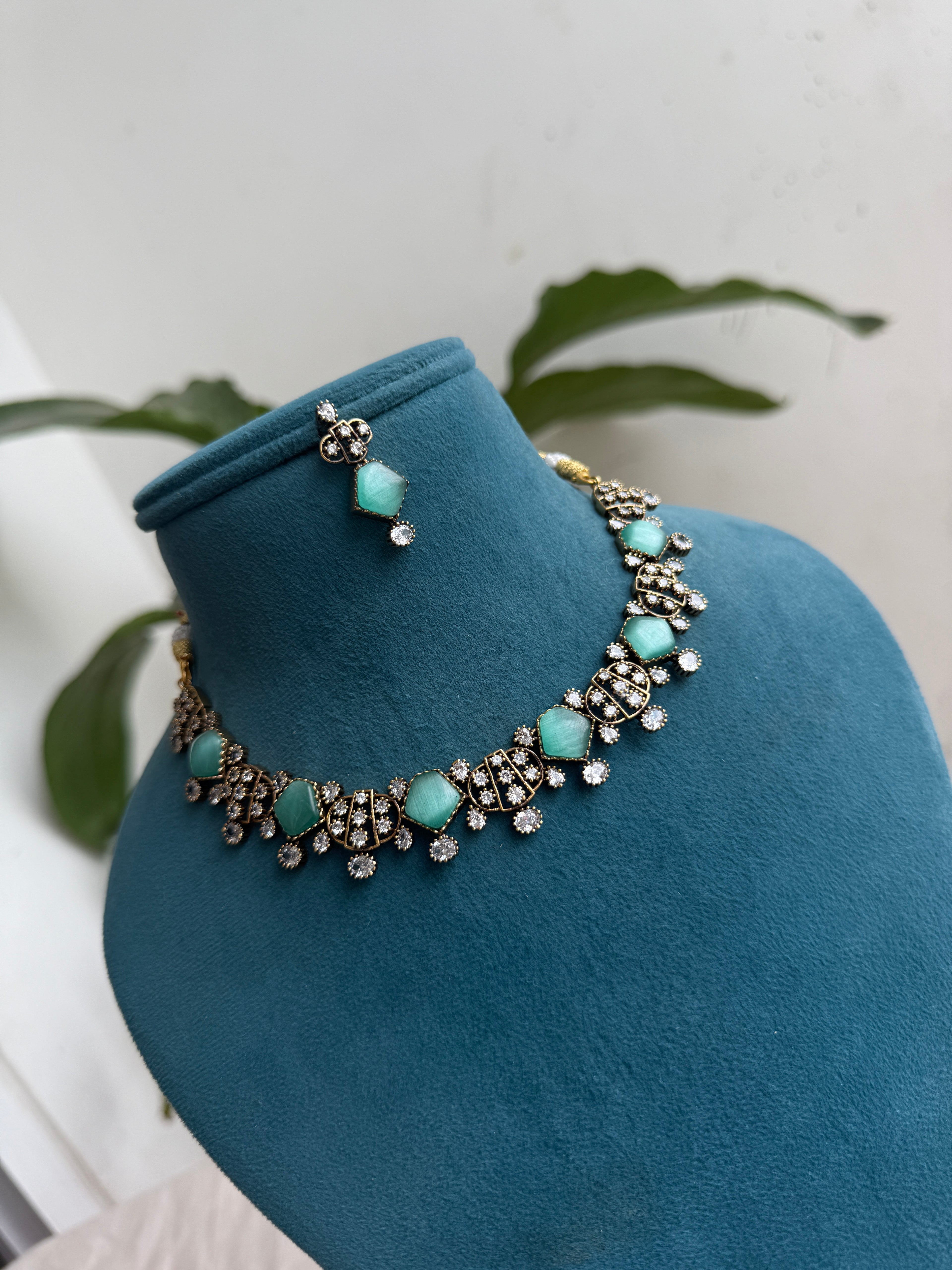 Ns435 classy moissanite neckset