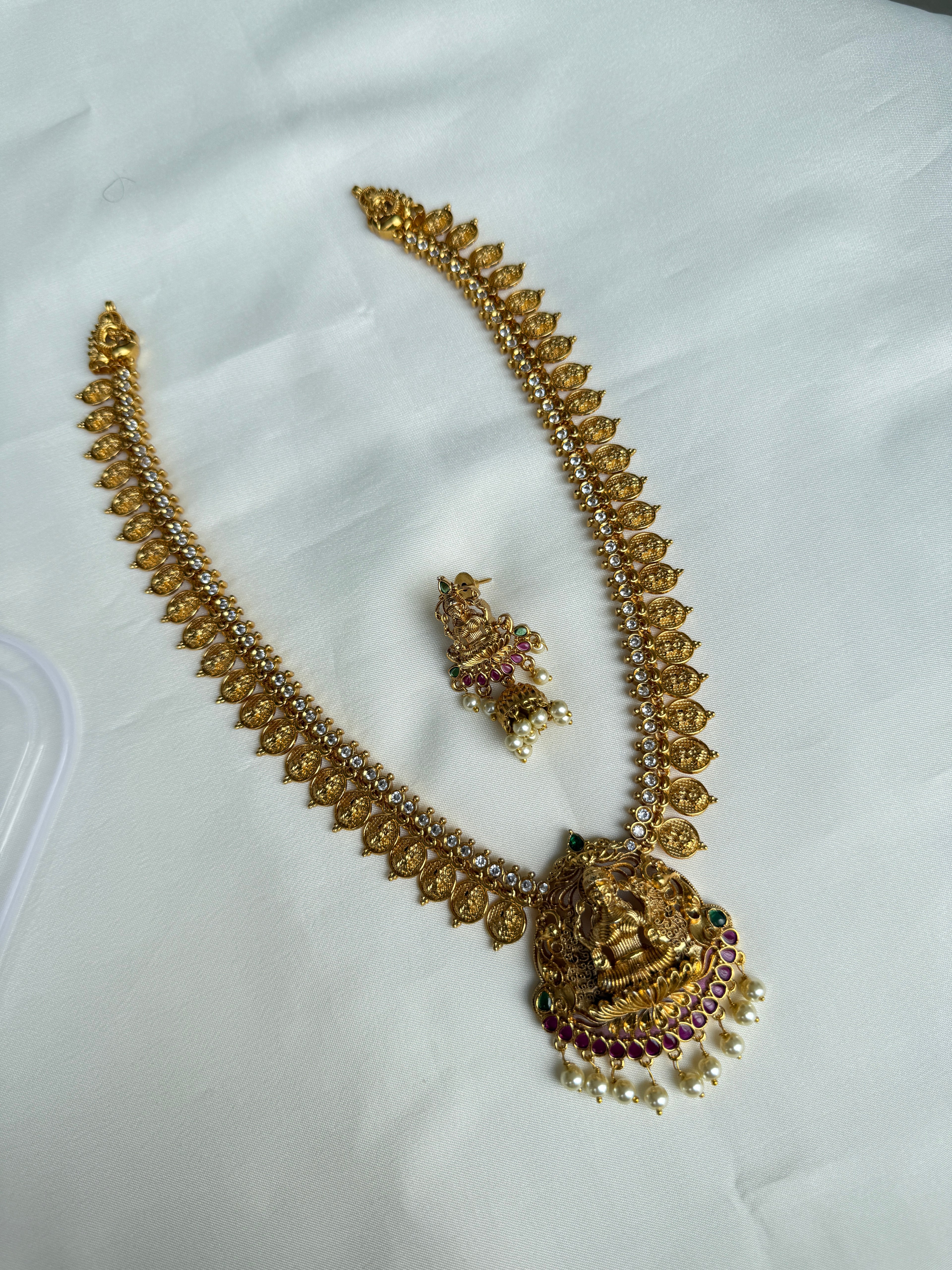 Lh555 kemp Lakshmi devi kasulaperu haram