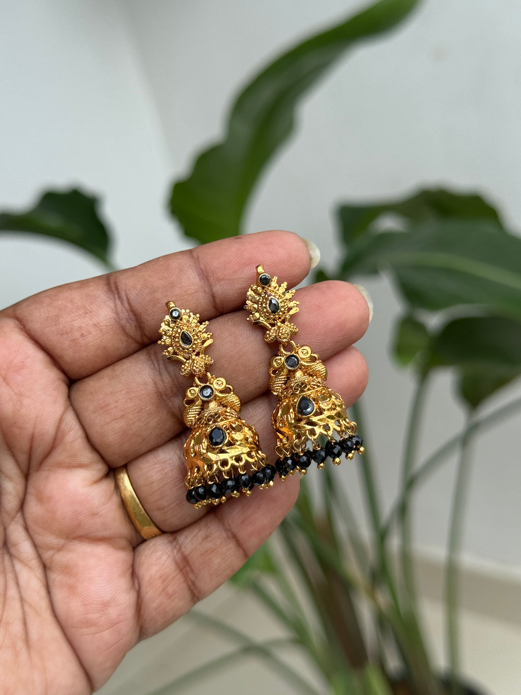 Er104 blackbeads butta Earrings