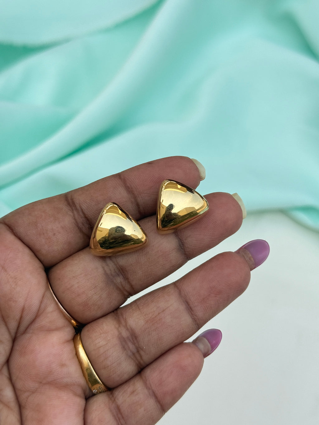 St044 anti tarnish square studs