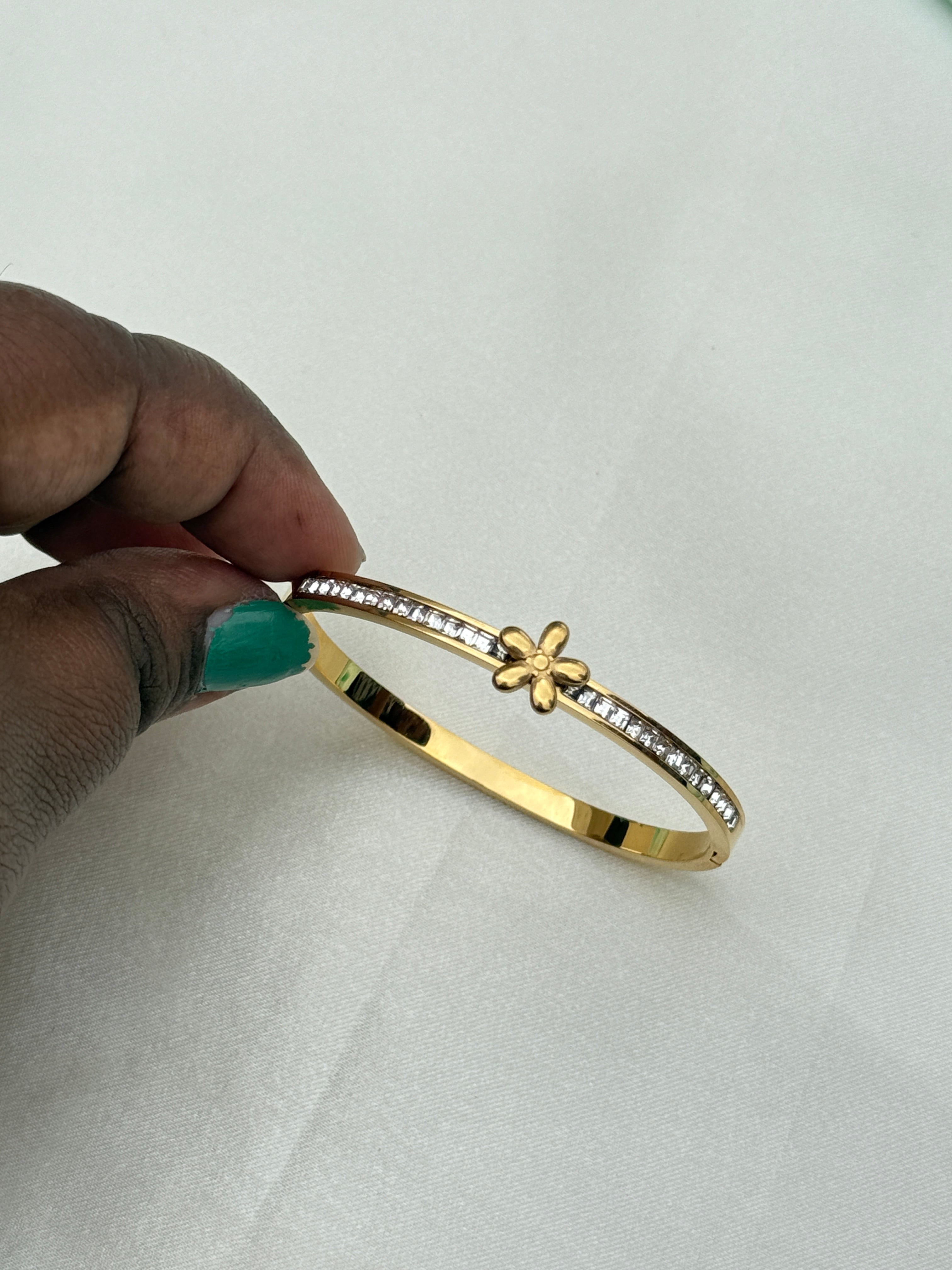 Ab585 anti tarnish flower stone 2:0to 2:2 size opeanable  kids kada bracelet