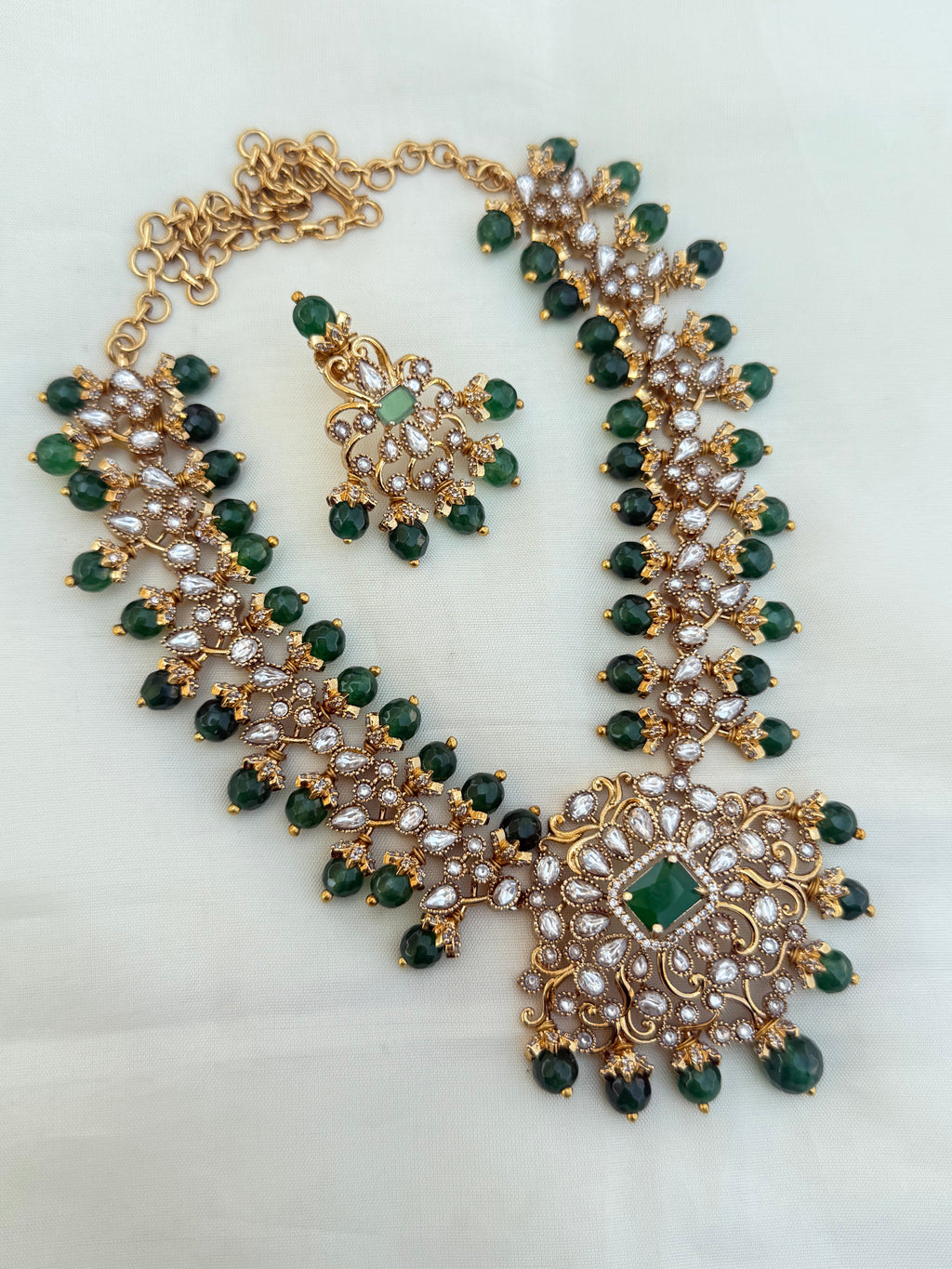 Ns30002 uncut Kundan green beads Neckset