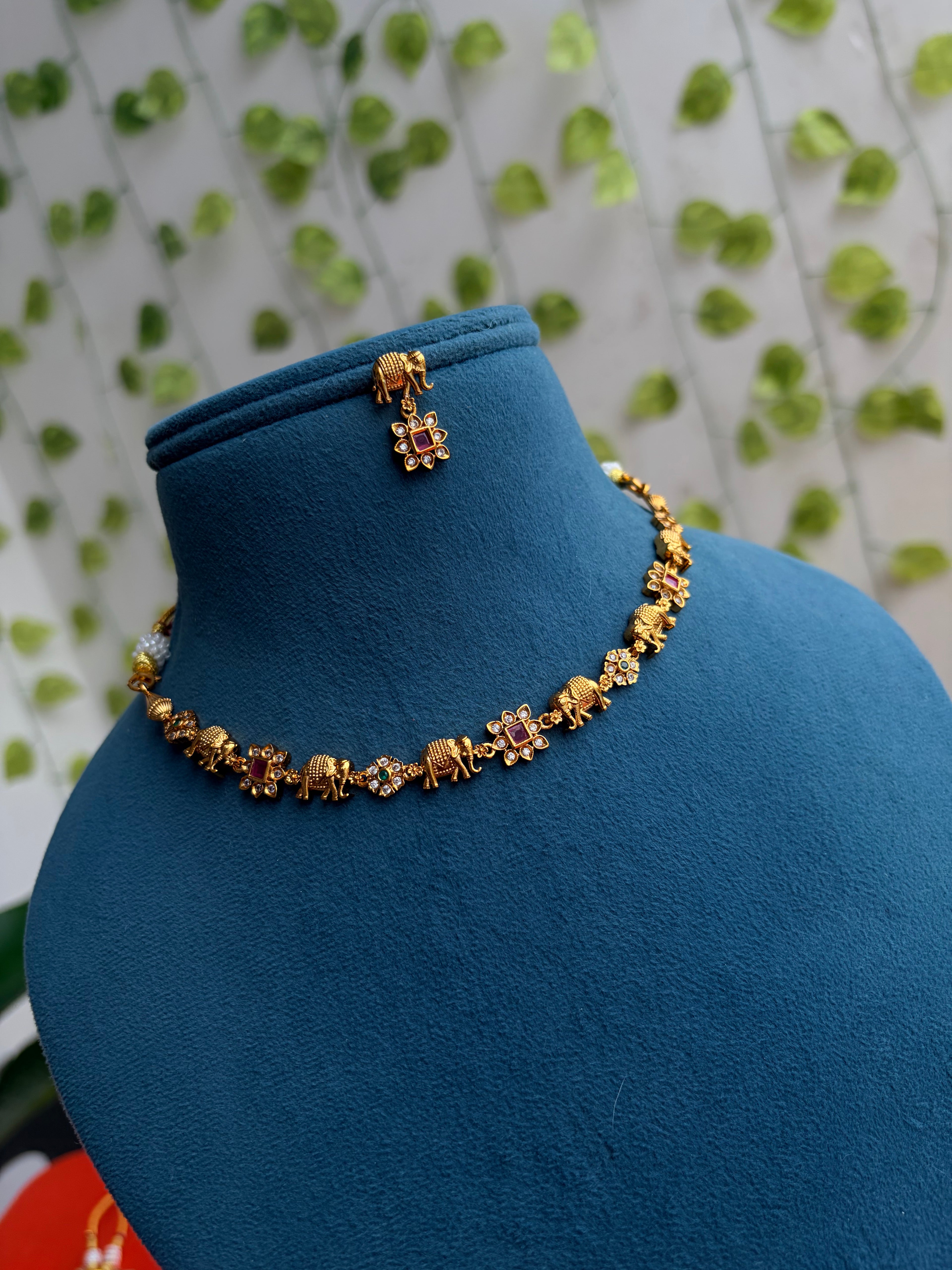Ns245 Multi Elephant short Neckset with Earrings