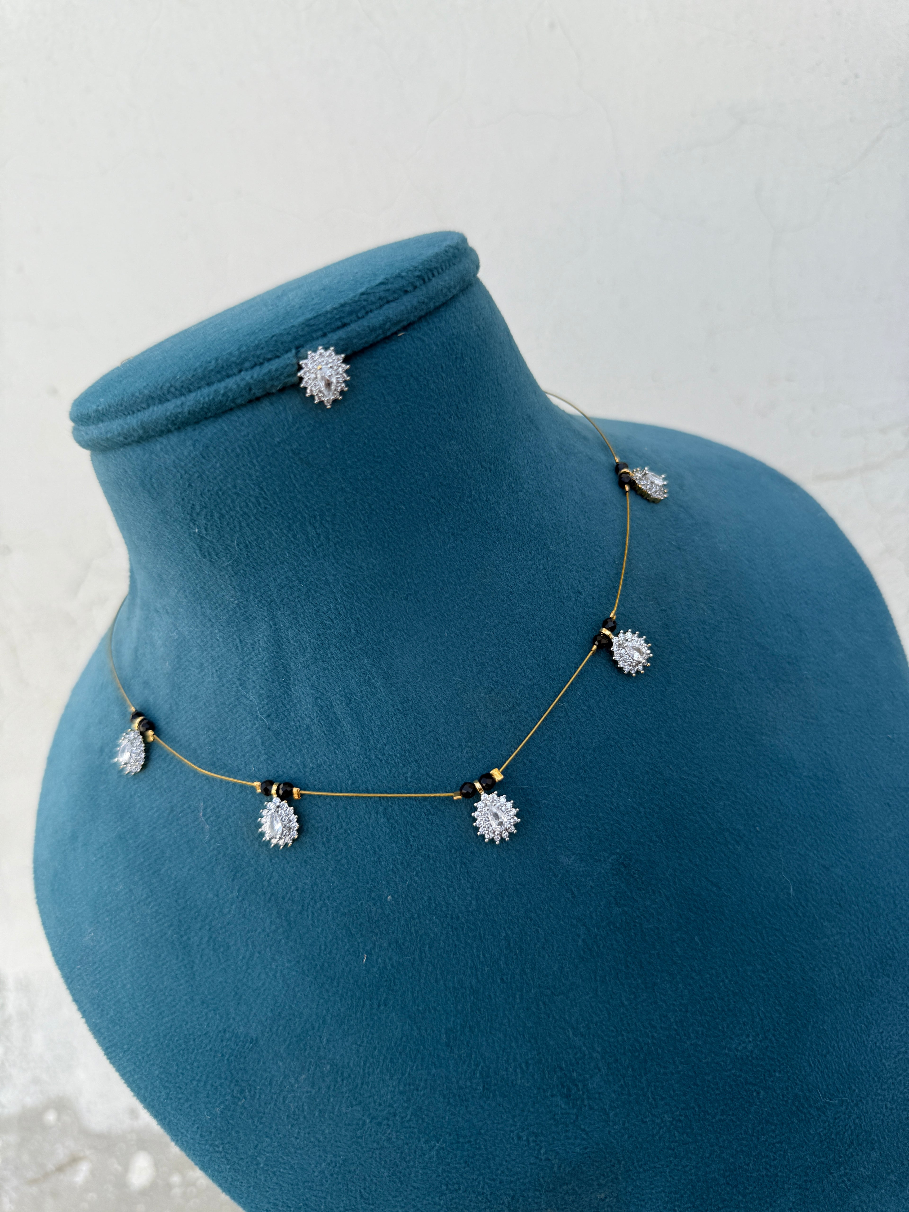 Ns557 blackbeads invisible chain with earrings