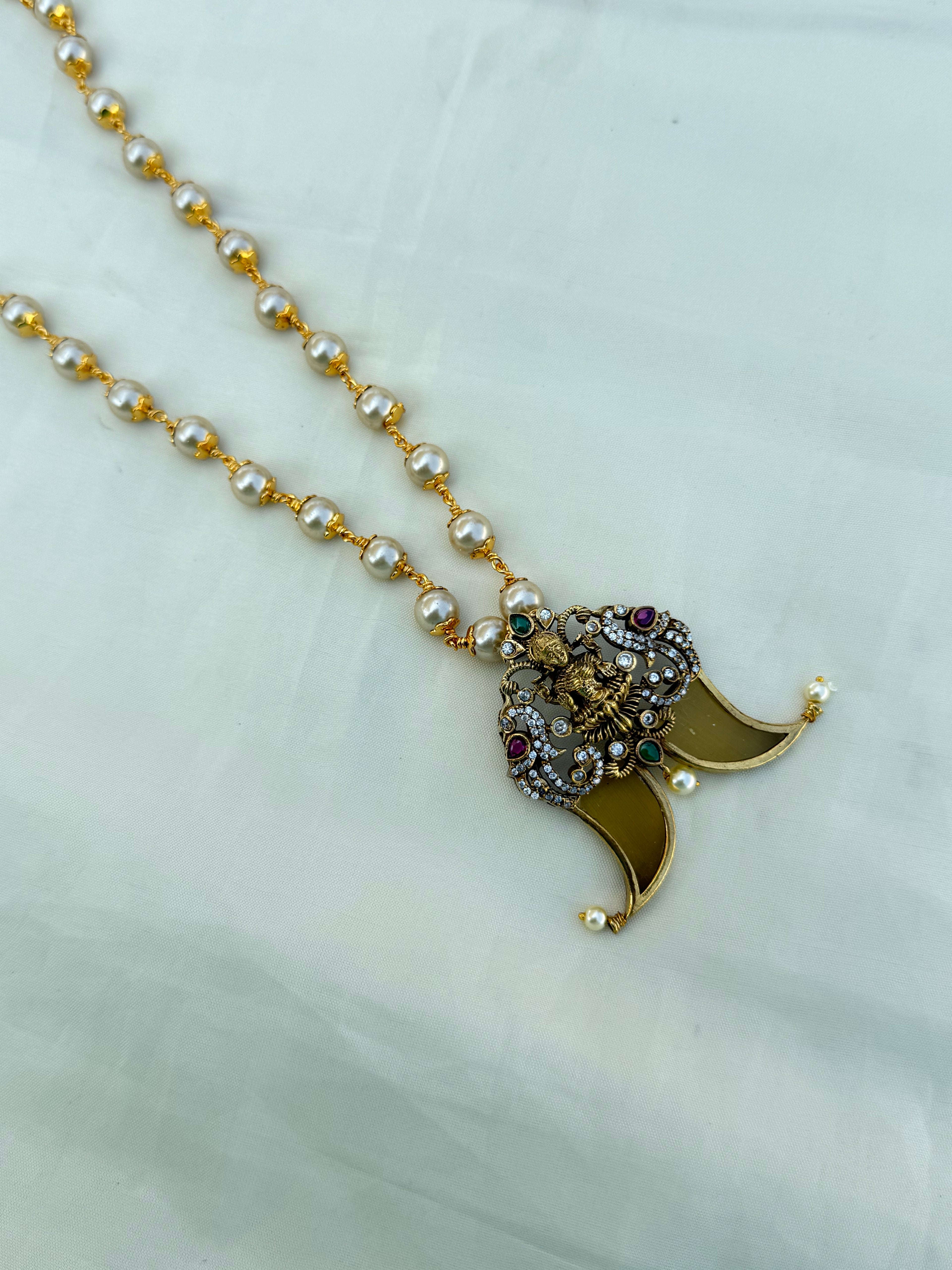 Ph002 Lakshmi Devi puligoru pendant with pearl chain