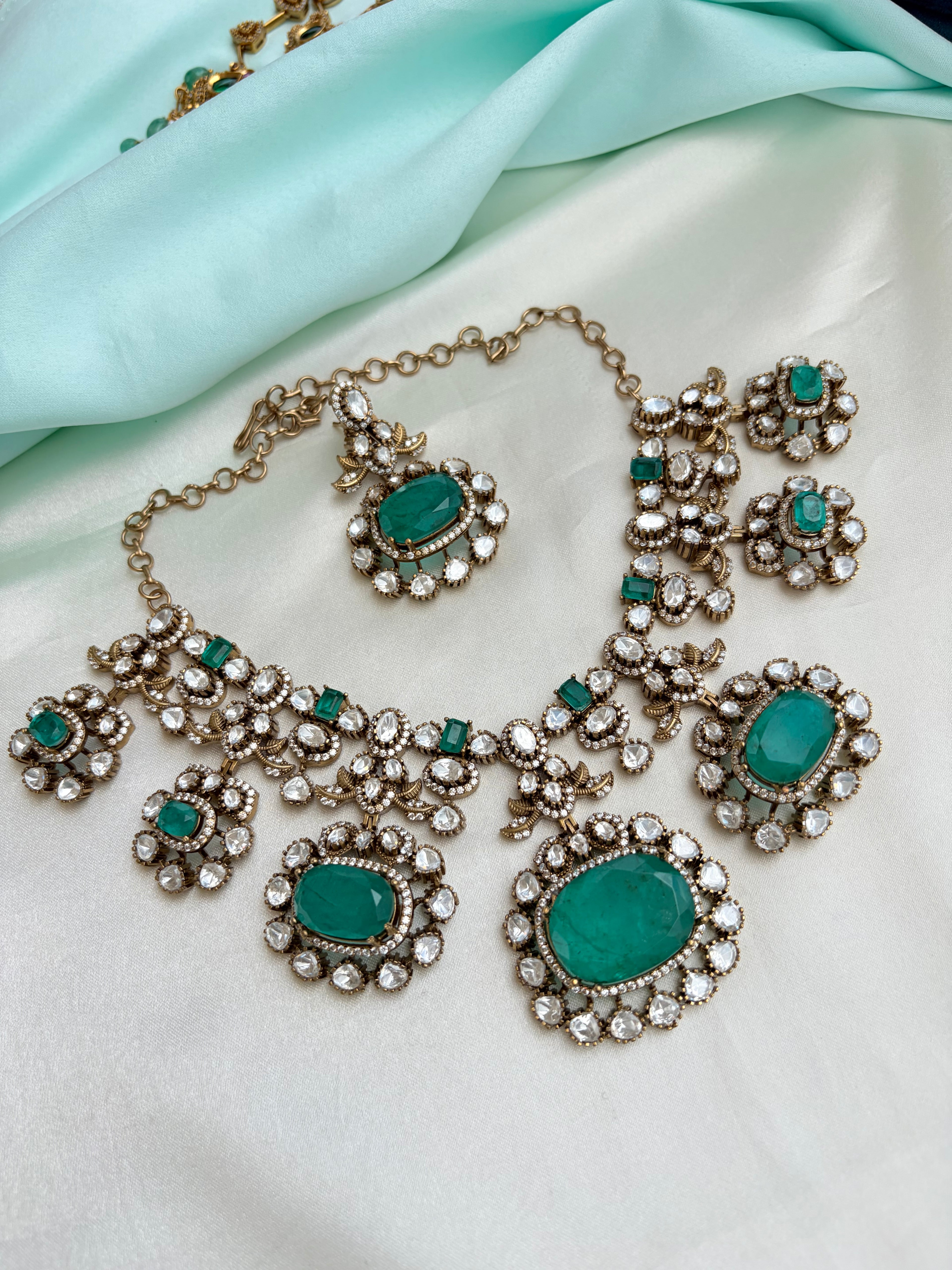 Premium antique Kundan and Green stone Emerald Neckset Ns205