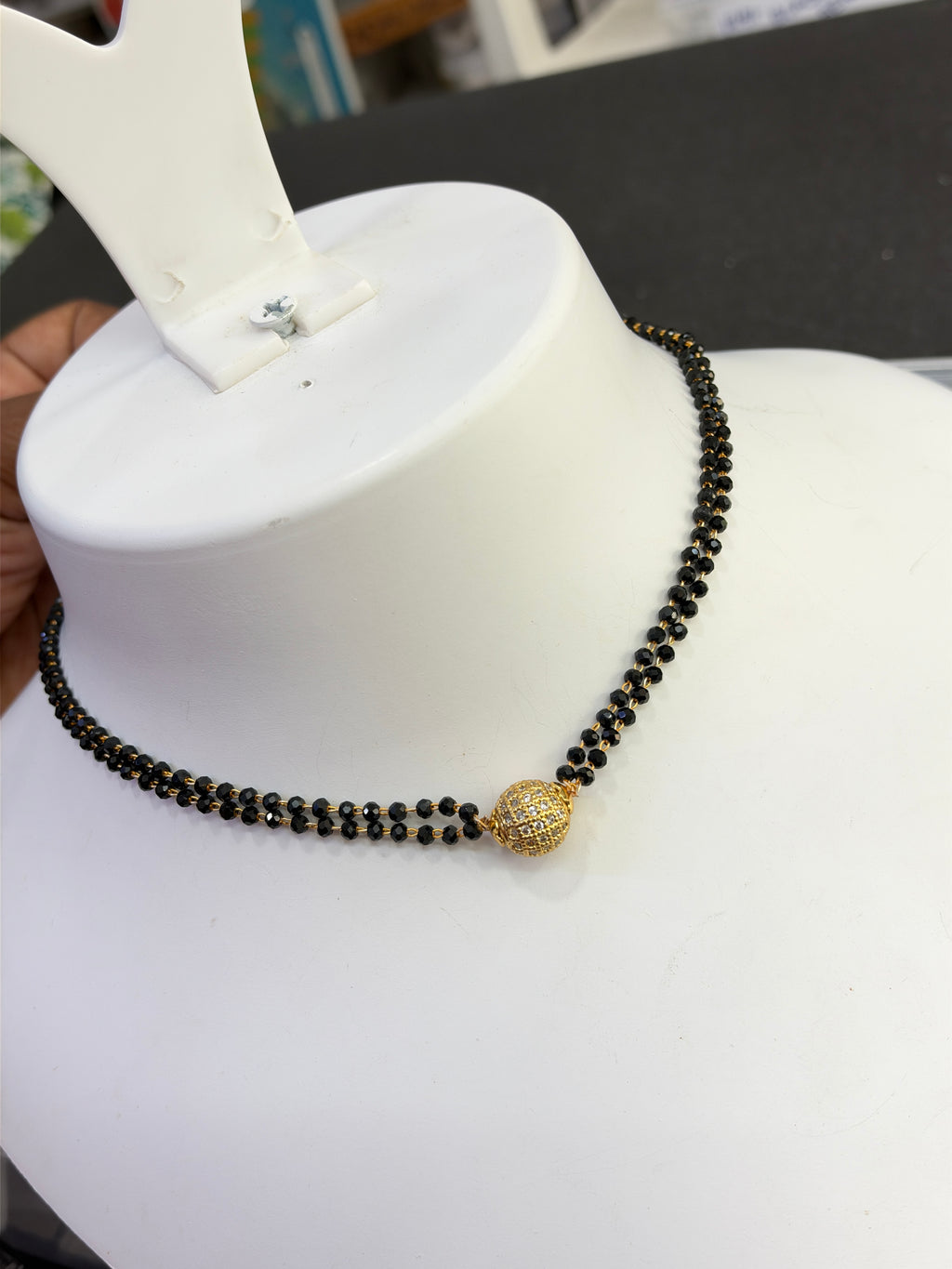 Bb450 gold stones ball 2 layers 18 inches black beads