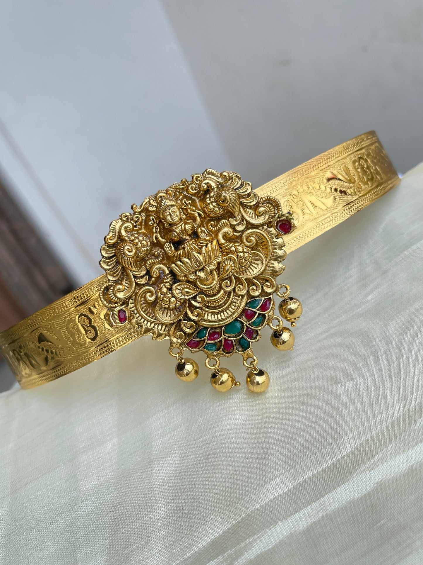 Lakshmi Devi pendant with textured hipbelt for kids