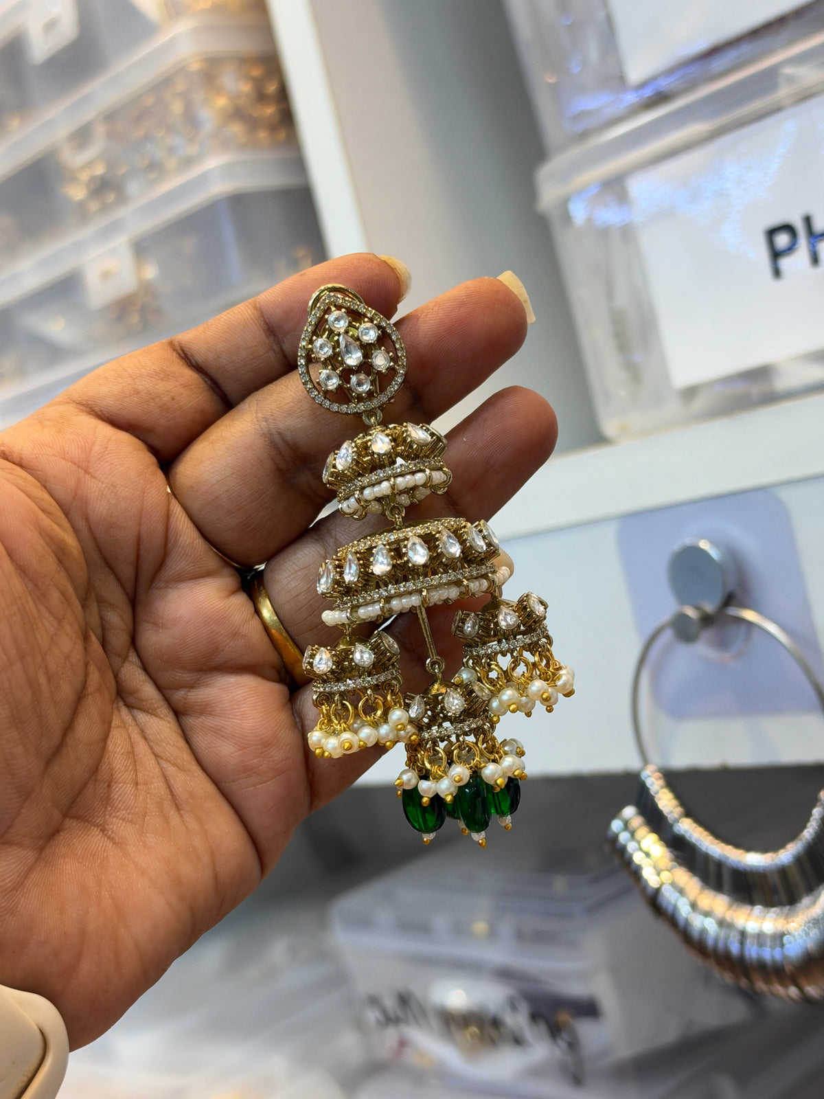 Er901 mossanit butta pearl with green beads earrings