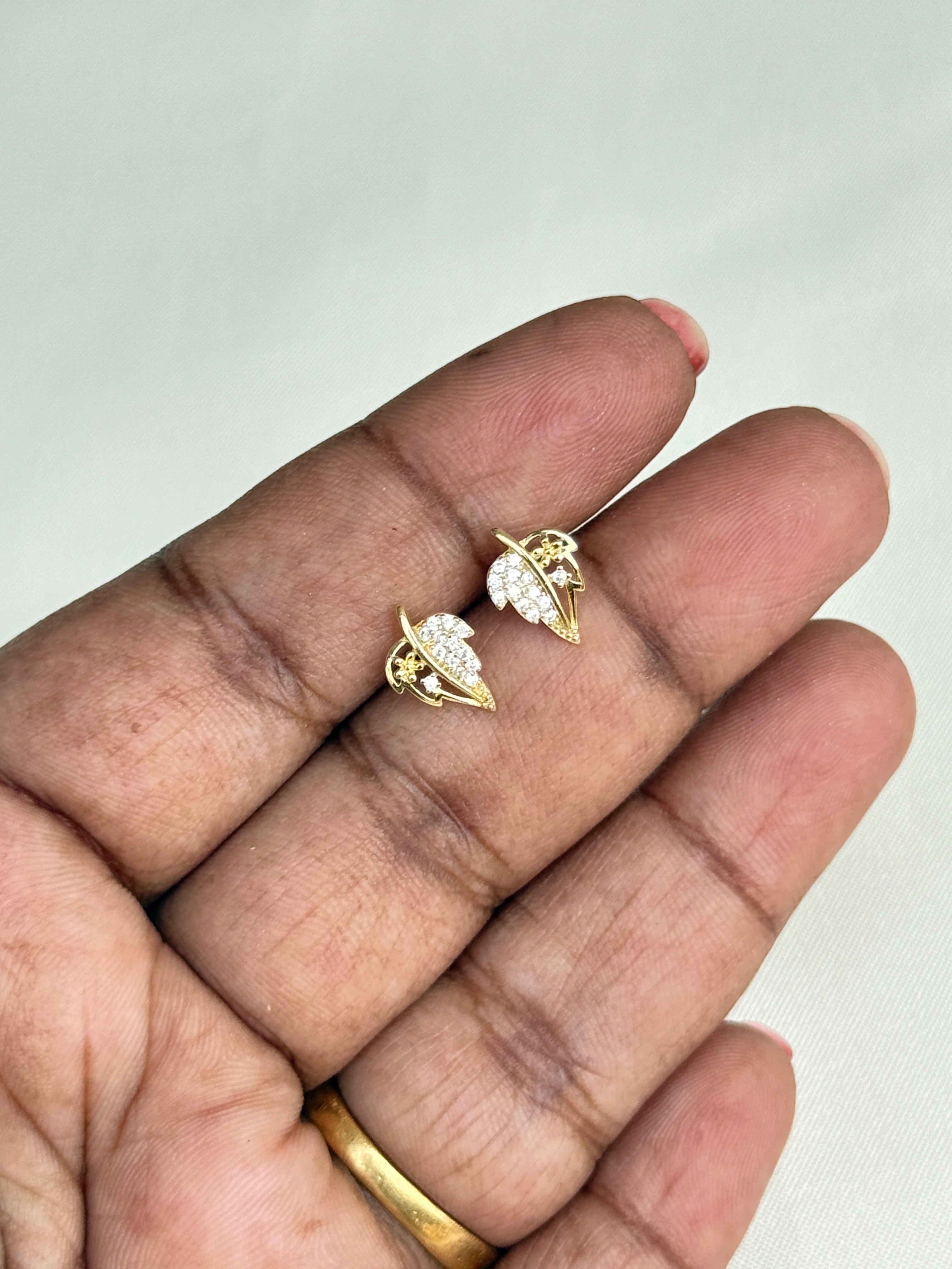 Se003 92.5 silver hallmark leaf studs