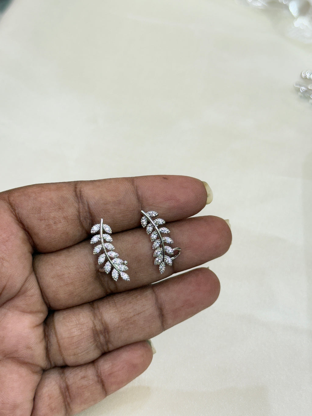 Ec002 leaf earcuffs