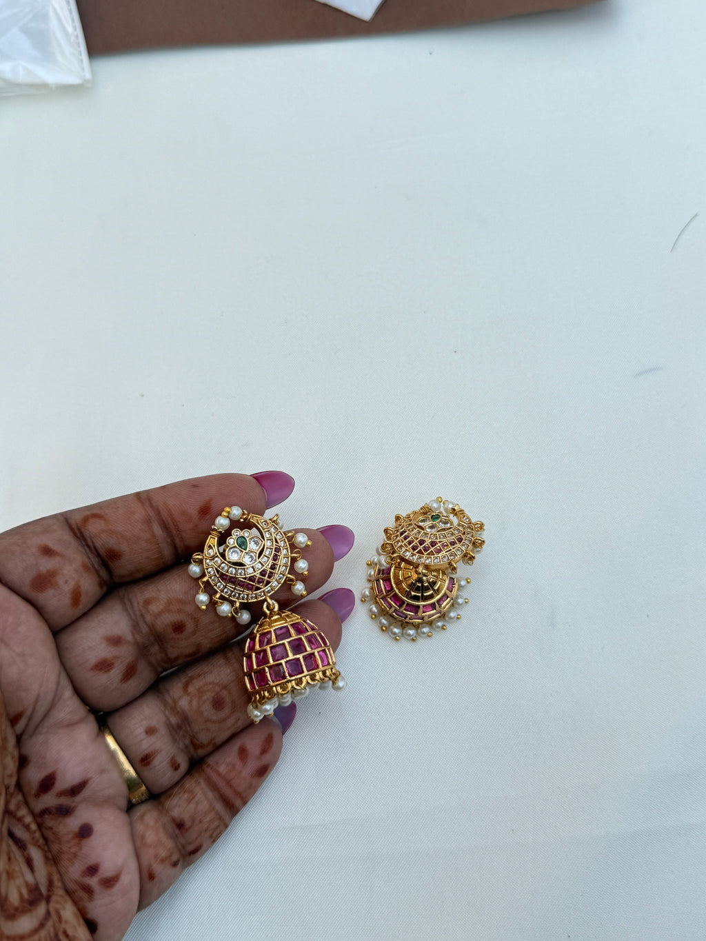 Er227 kemp small butta earrings with pearls