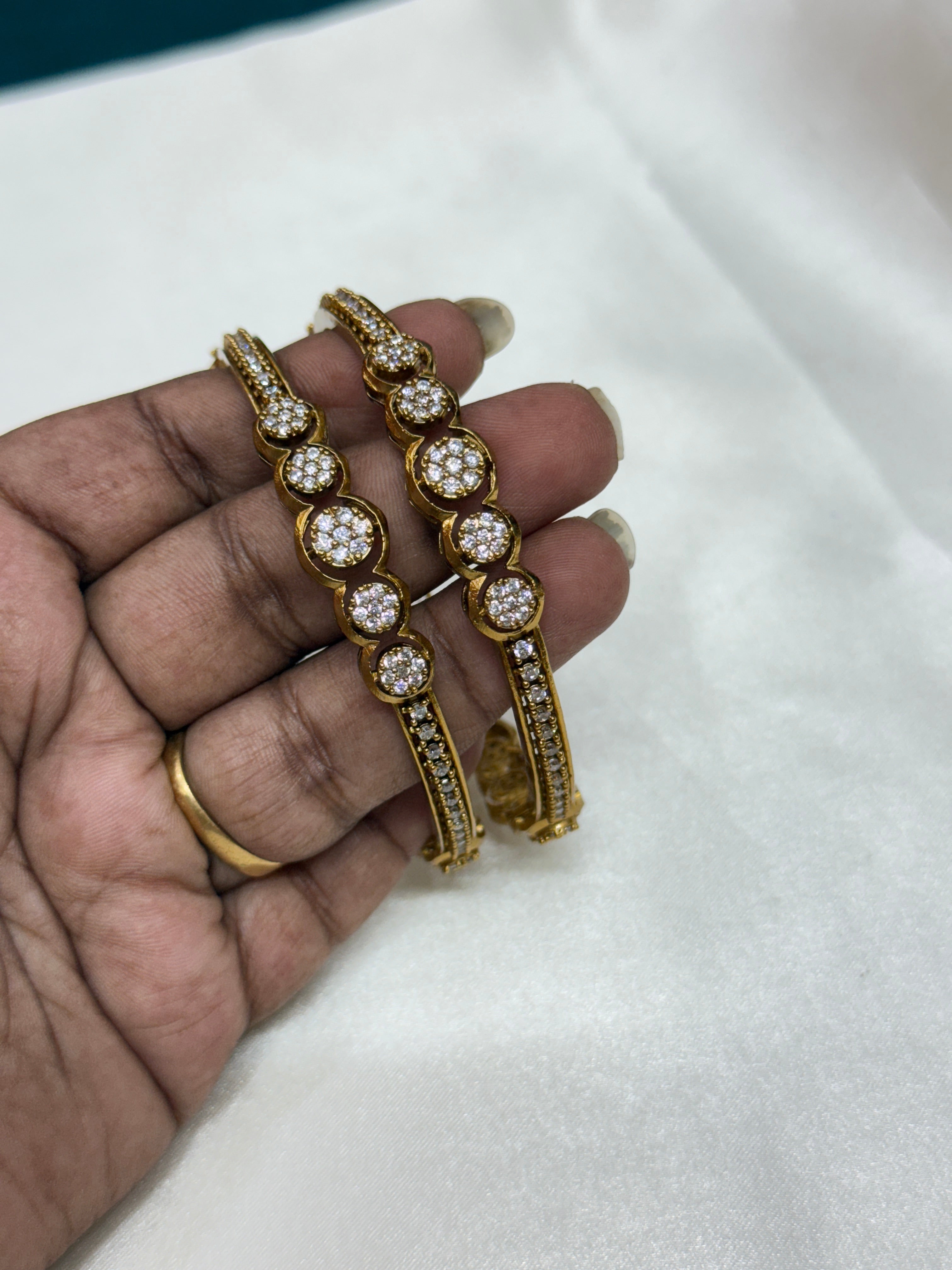 Sb123 Mehandi finish stone bangles