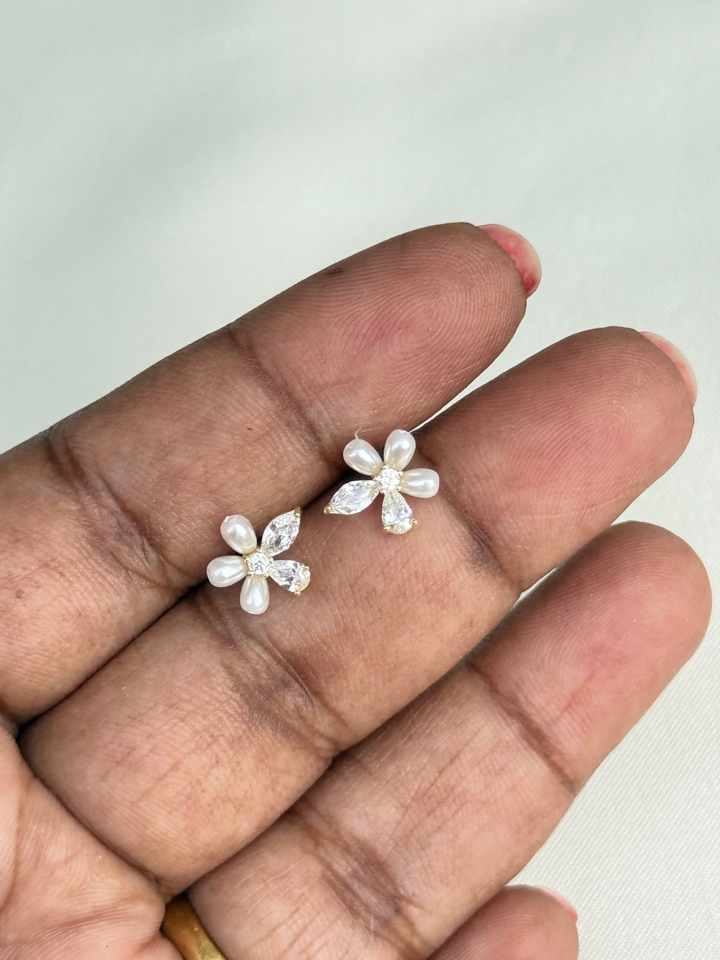 Se004 92.5 silver hallmark pearl flower studs