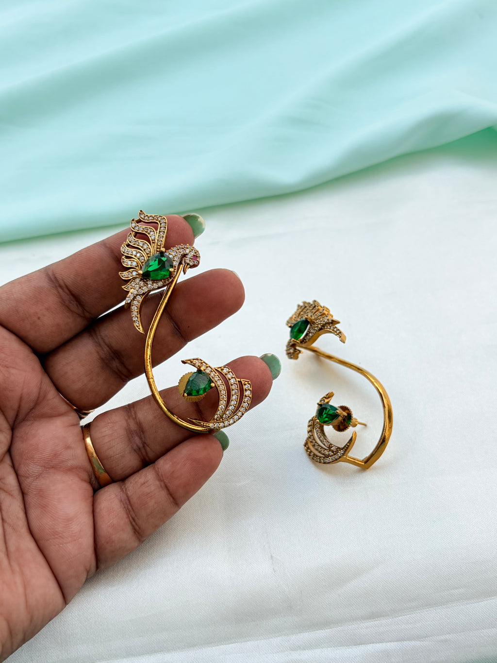 Unique Peacock green earcuffs Er950