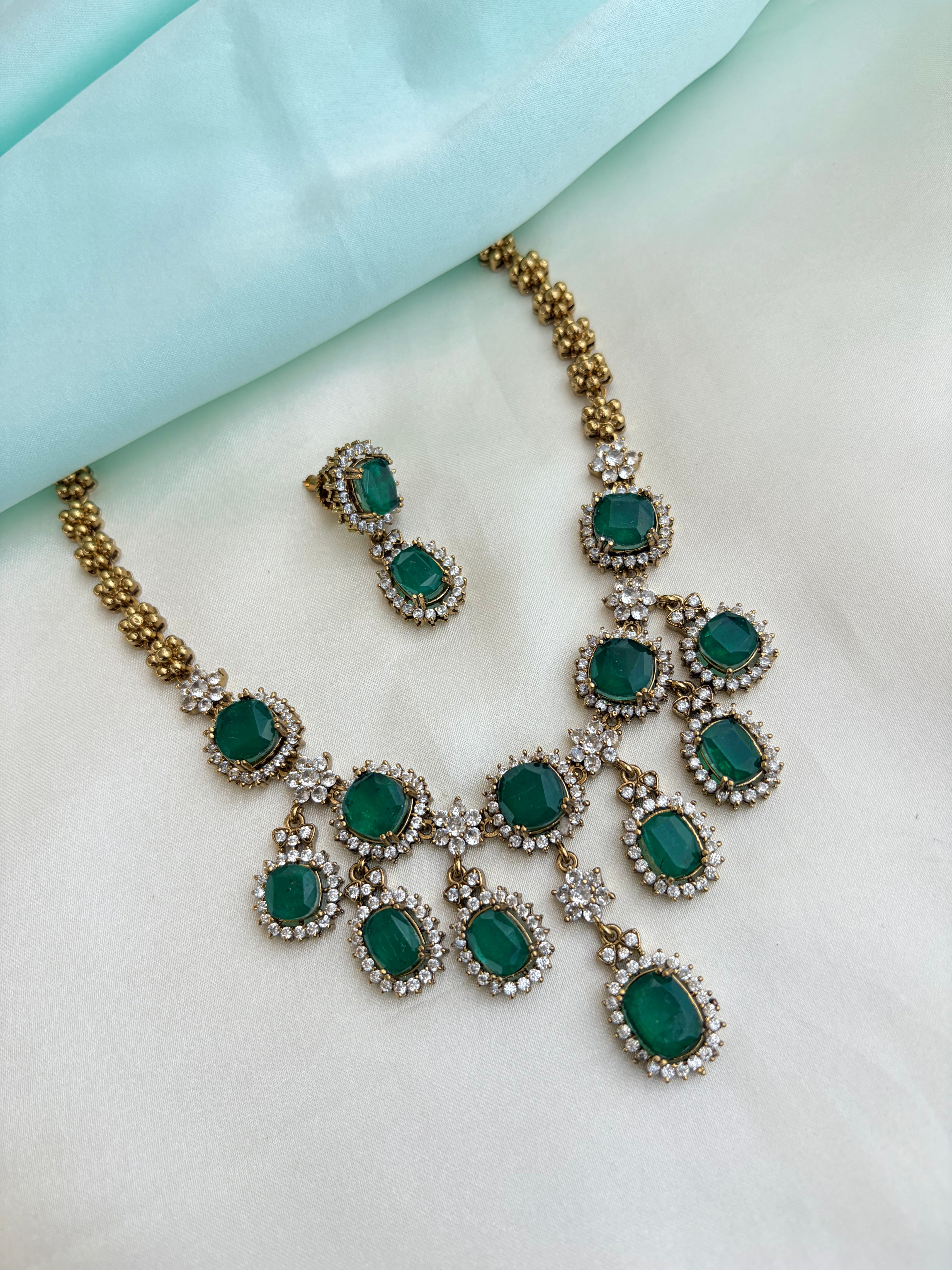 Emerald Green Kundan Neckset with Earrings Ns257