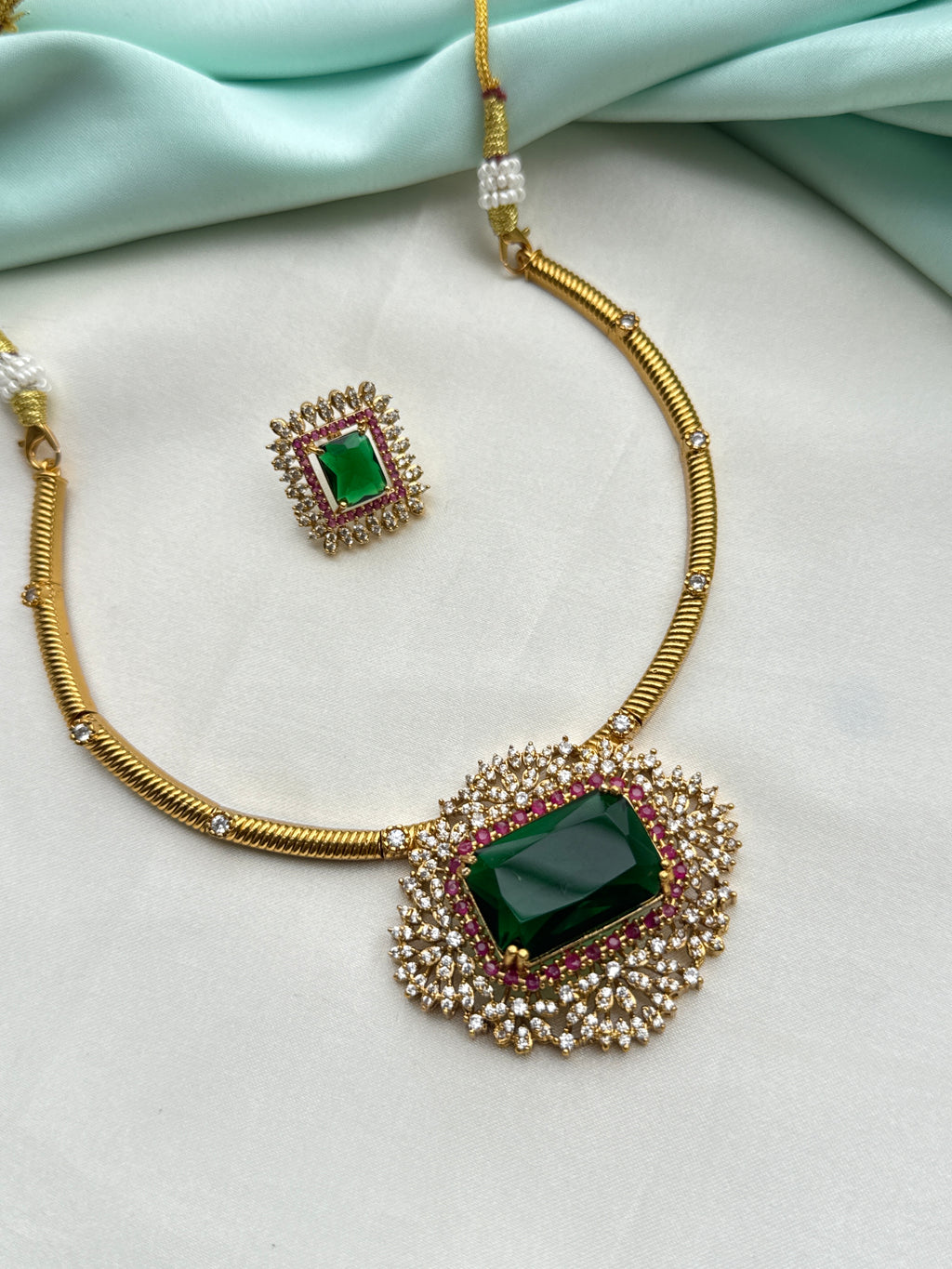 Ns842 kante neckset with studs