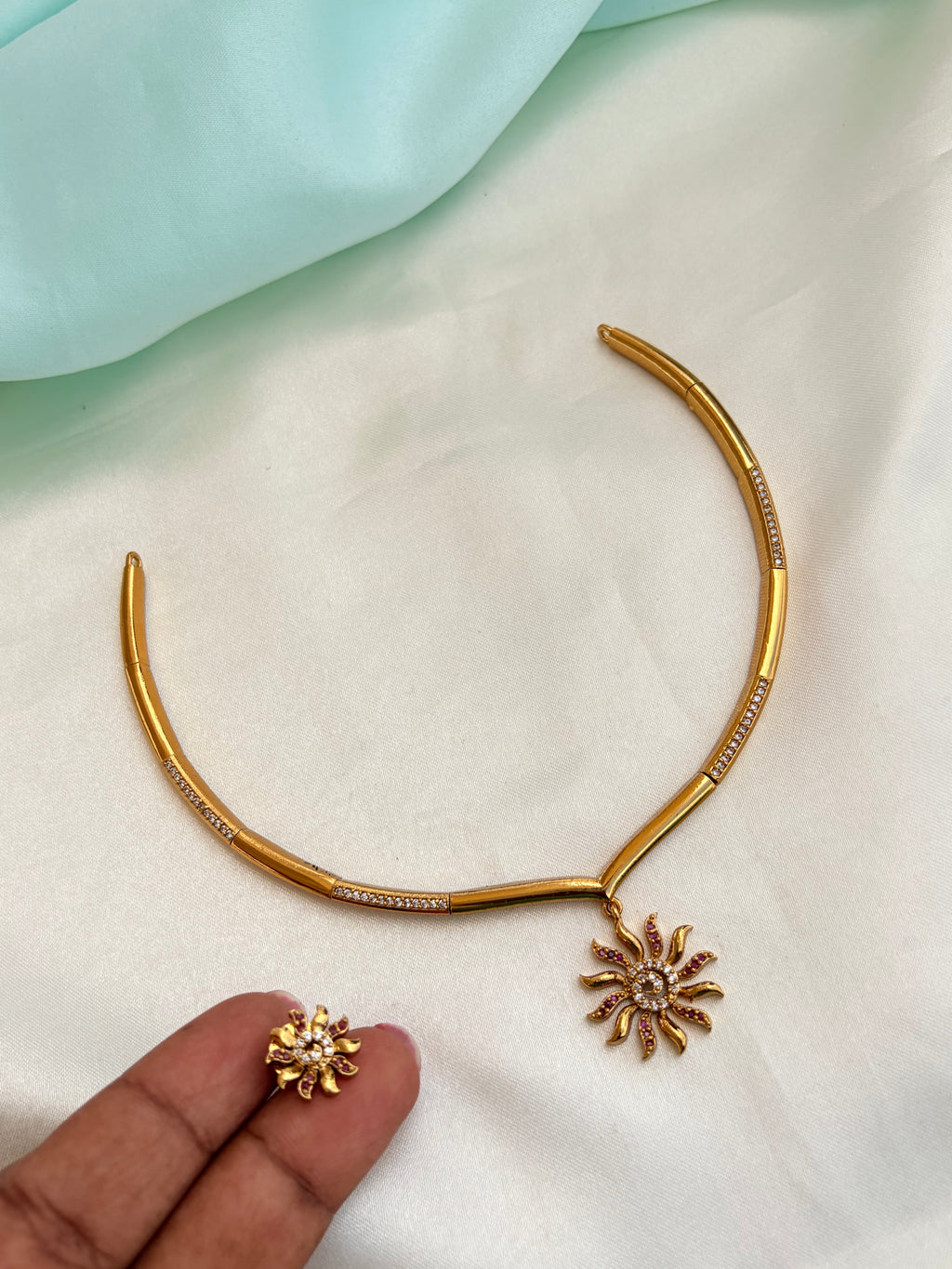 Golden Sunburst Pendant Neckset with Studs Ns970