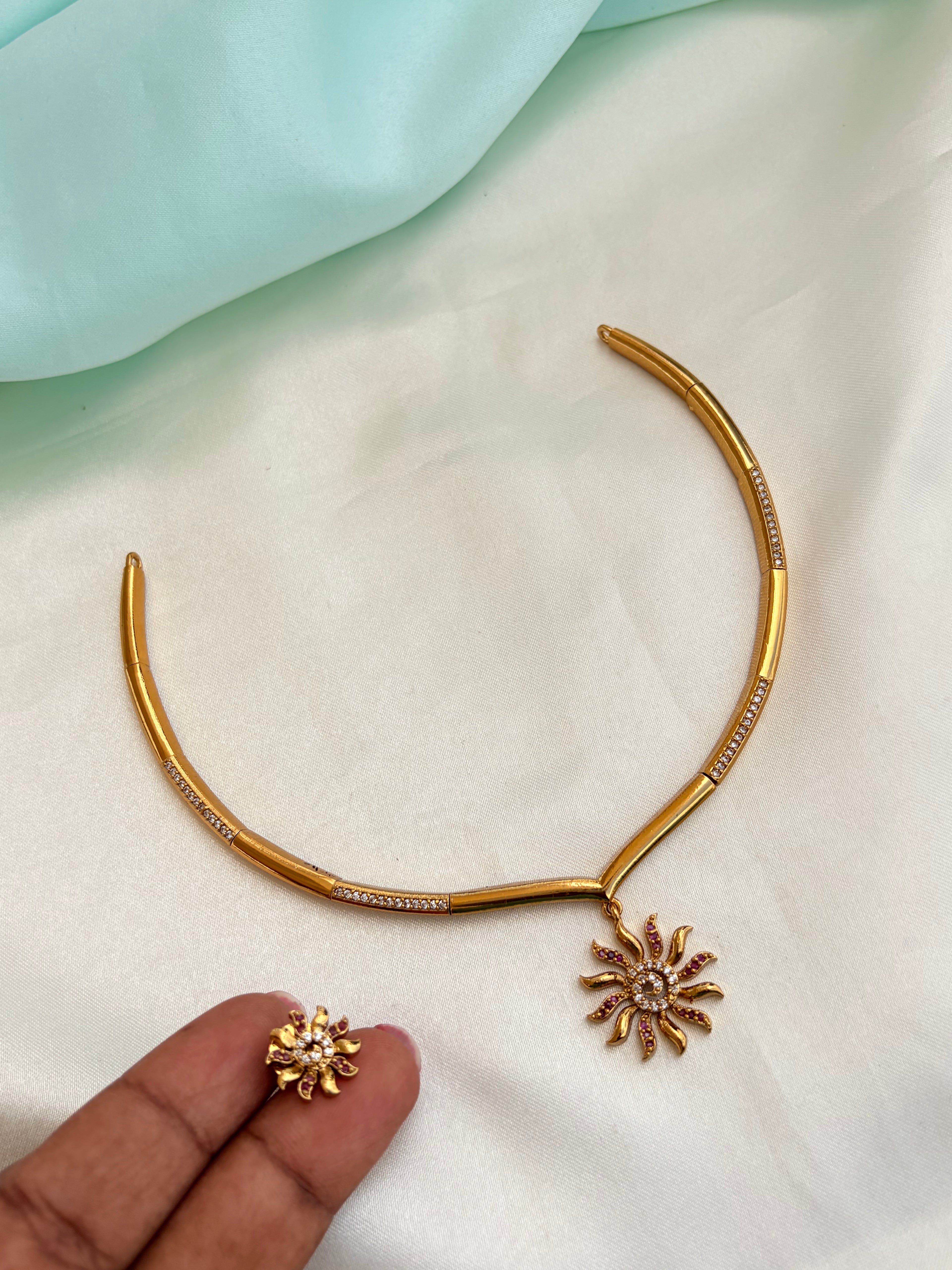 Golden Sunburst Pendant Neckset with Studs Ns970