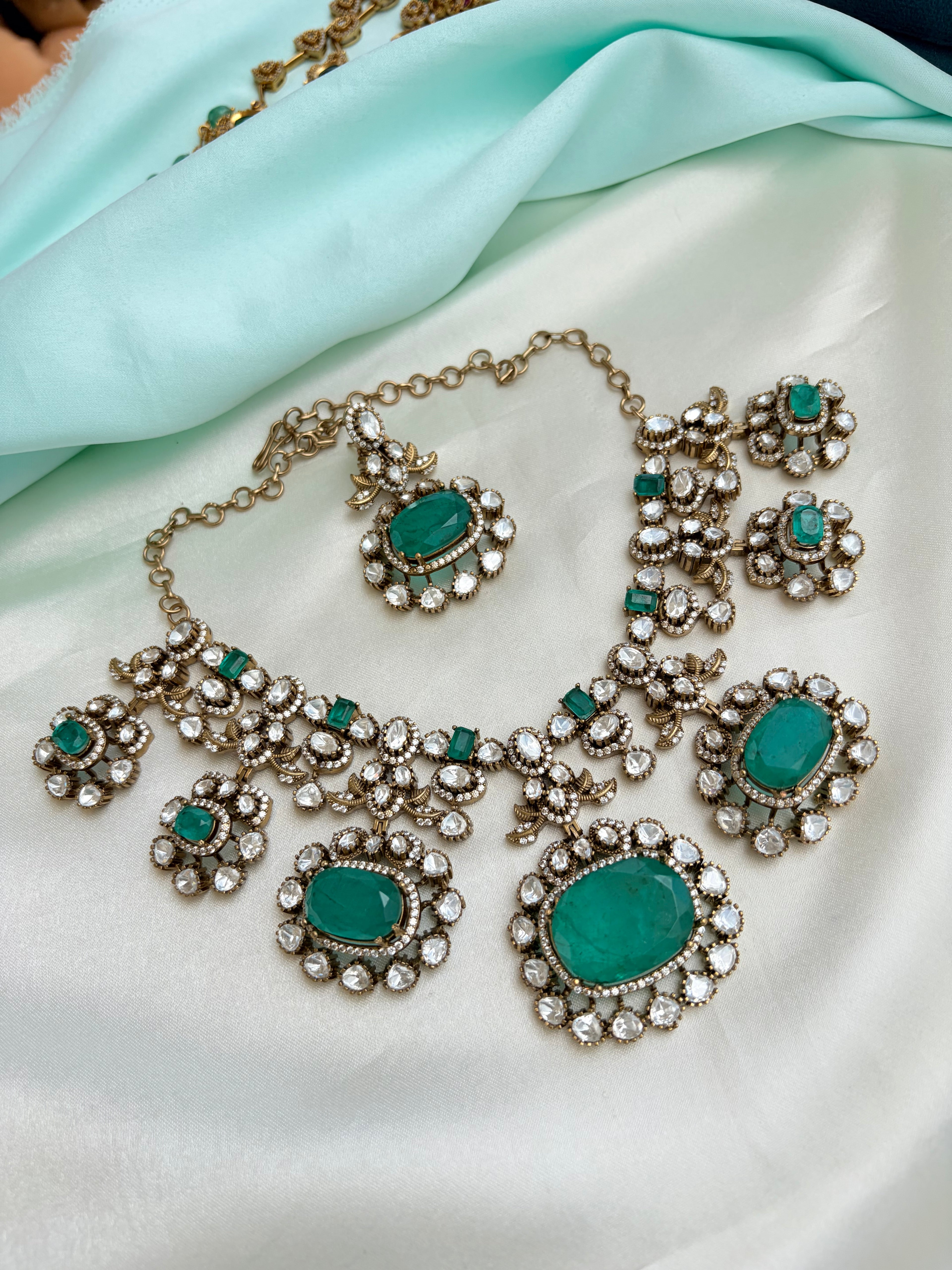 Premium antique Kundan and Green stone Emerald Neckset Ns205