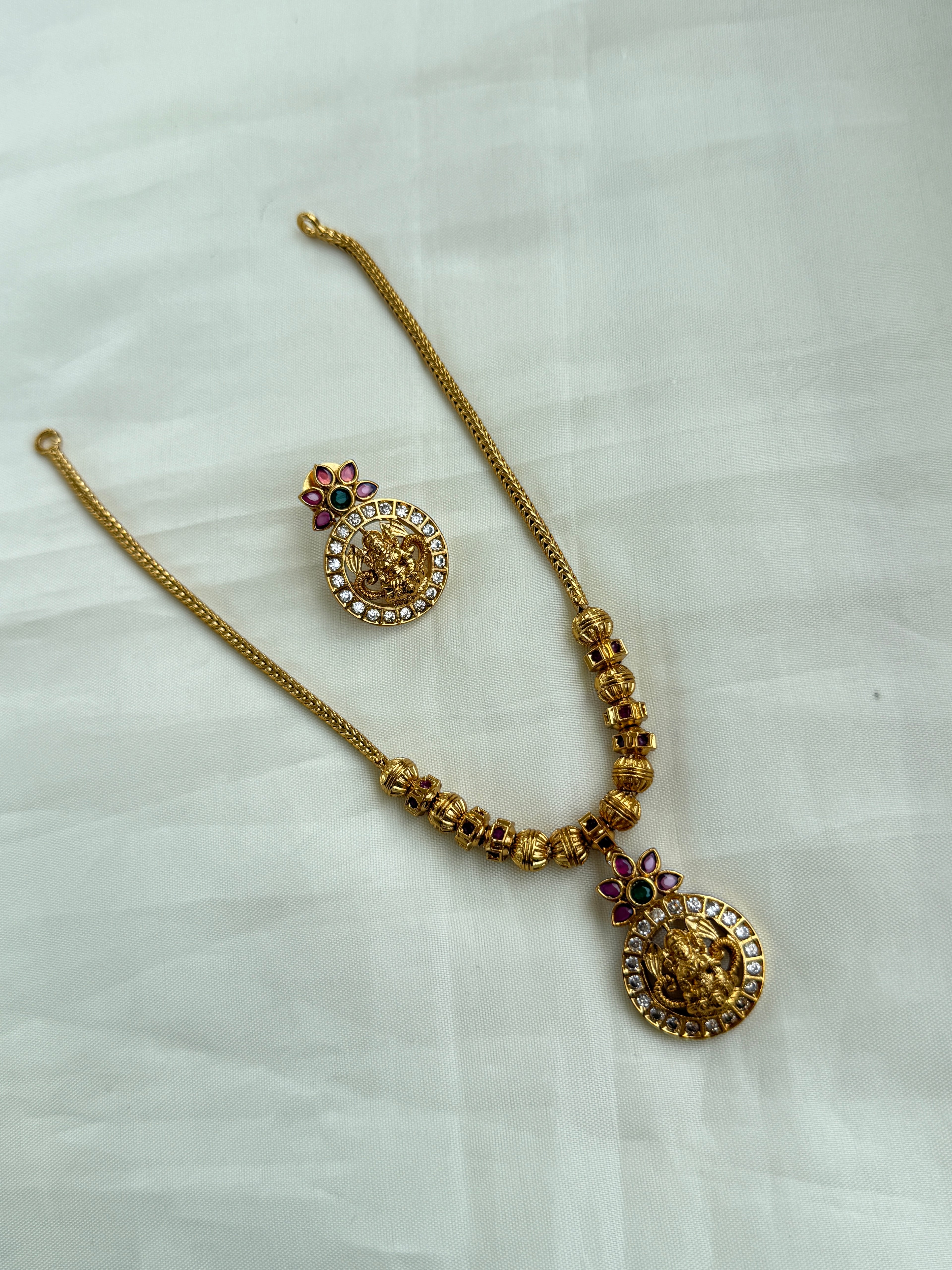 Ns268 lakshmi devi gold ball naan thread neckset