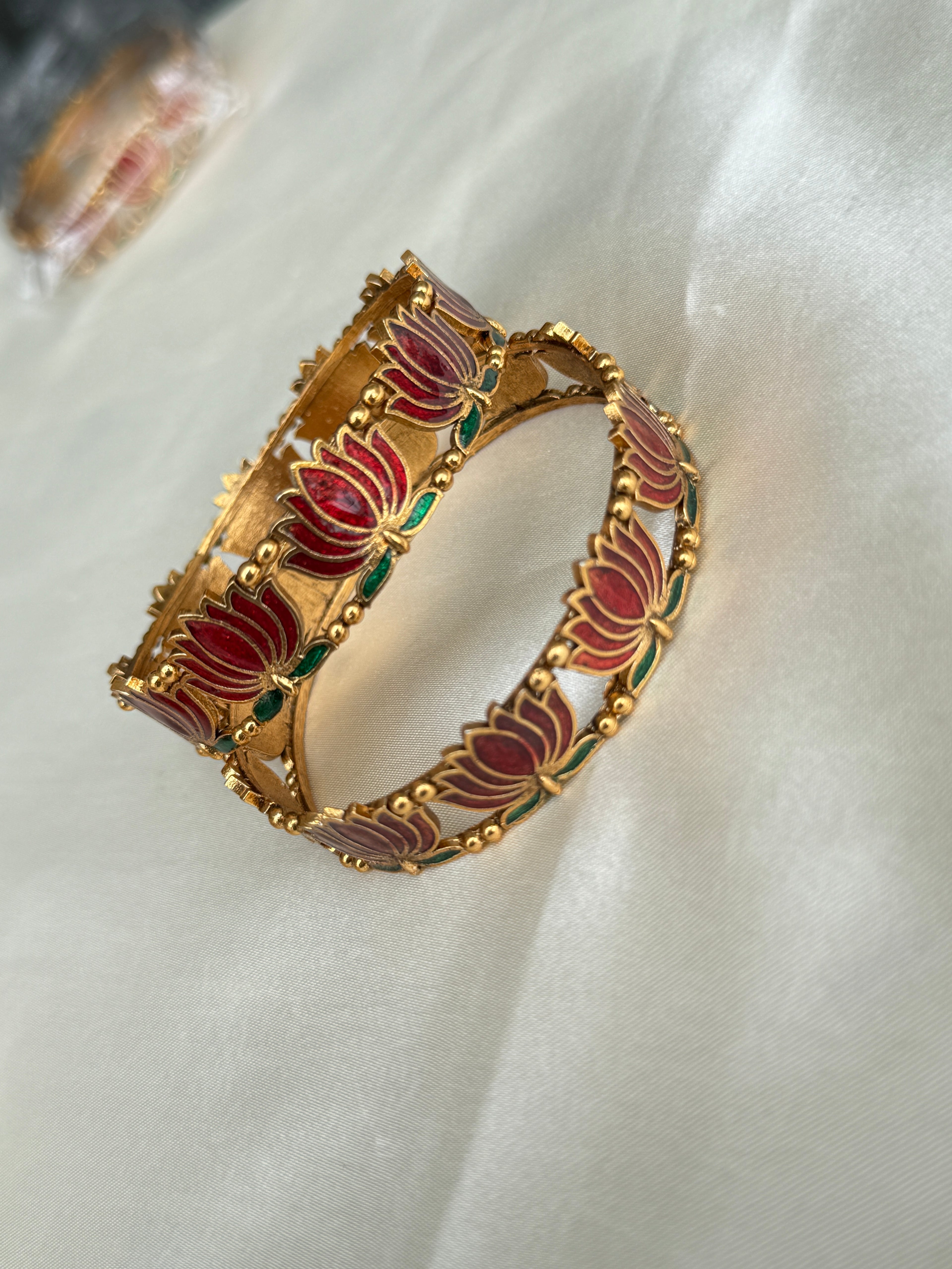 Sb114 lotus bangles
