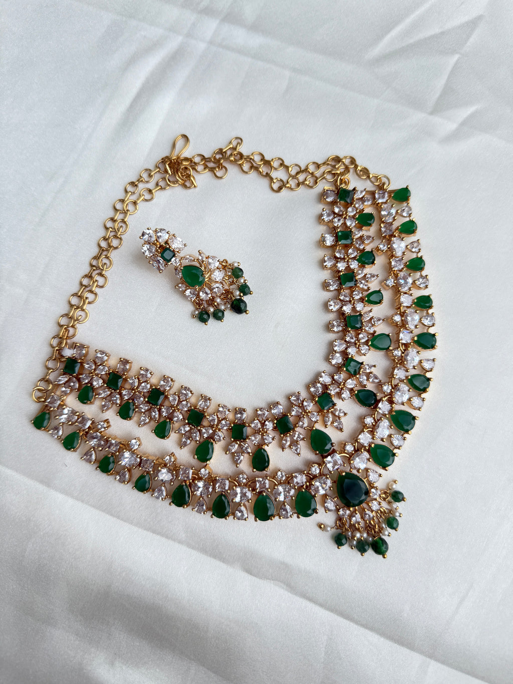 Ns340 2 steps emerald uncuts neckset