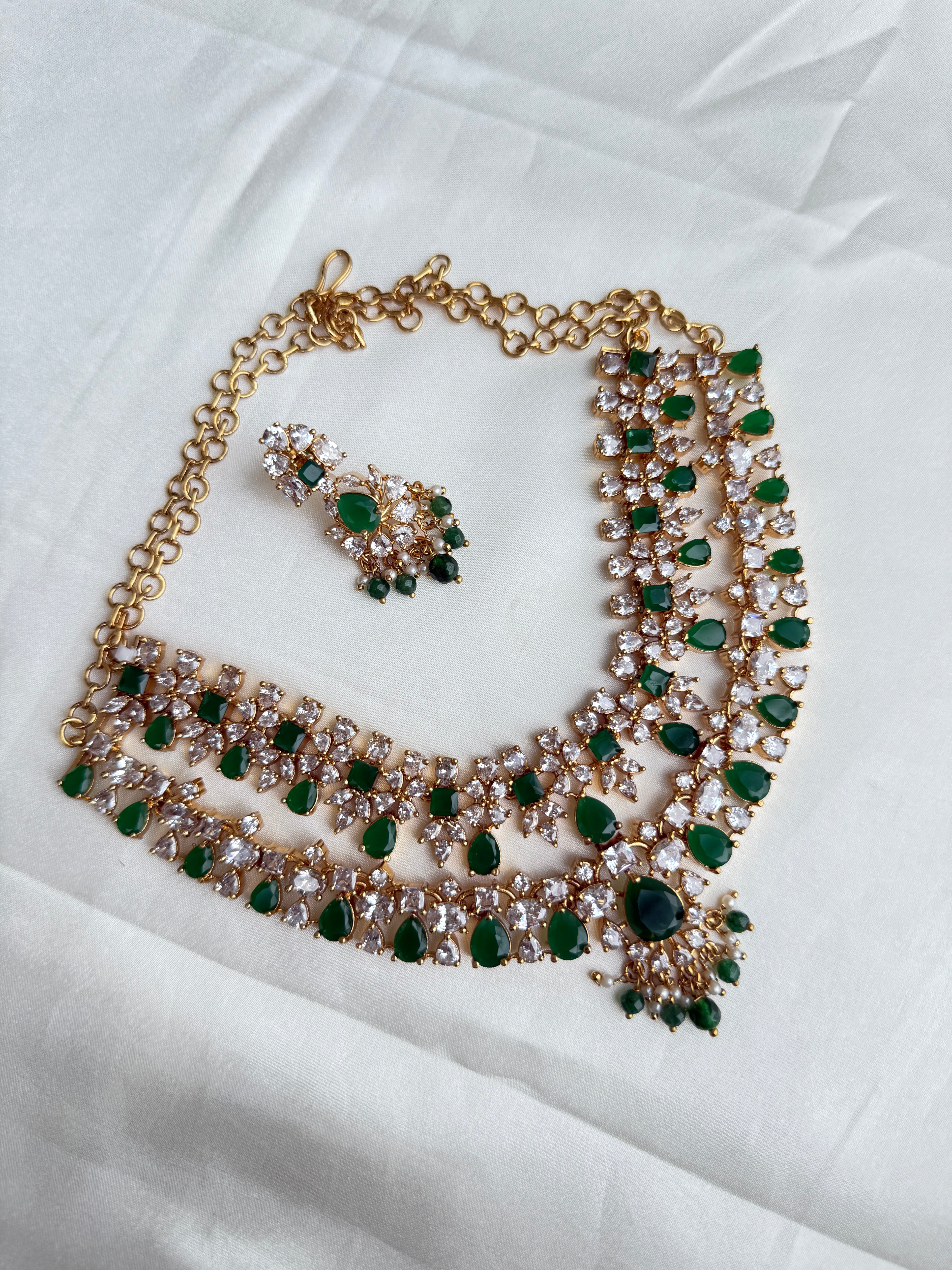 Ns340 2 steps emerald uncuts neckset