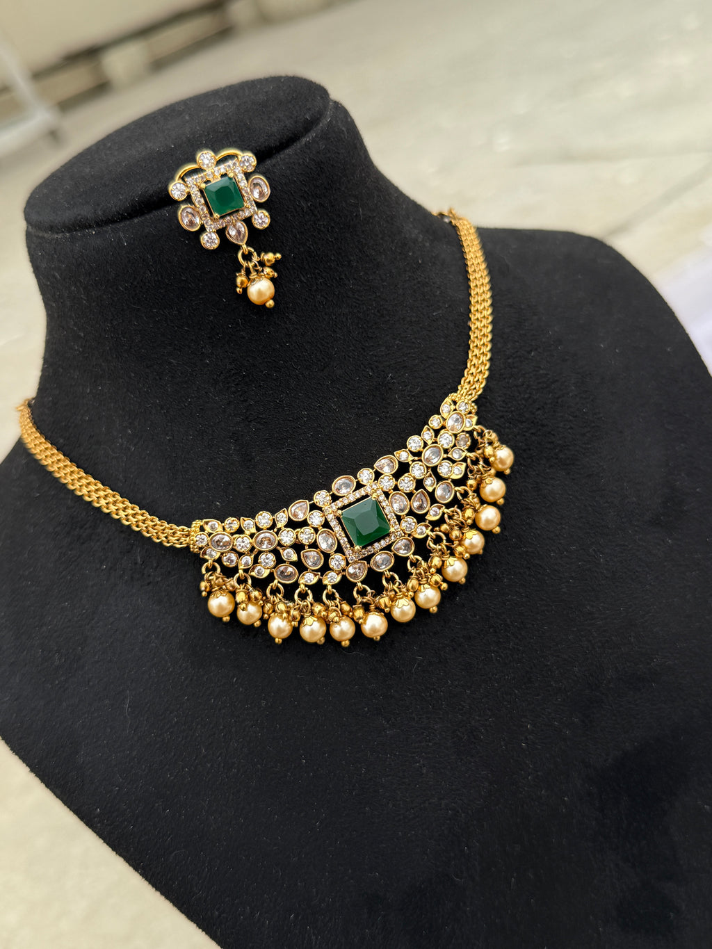 Ch012 uncut Kundan green stone choker with earrings