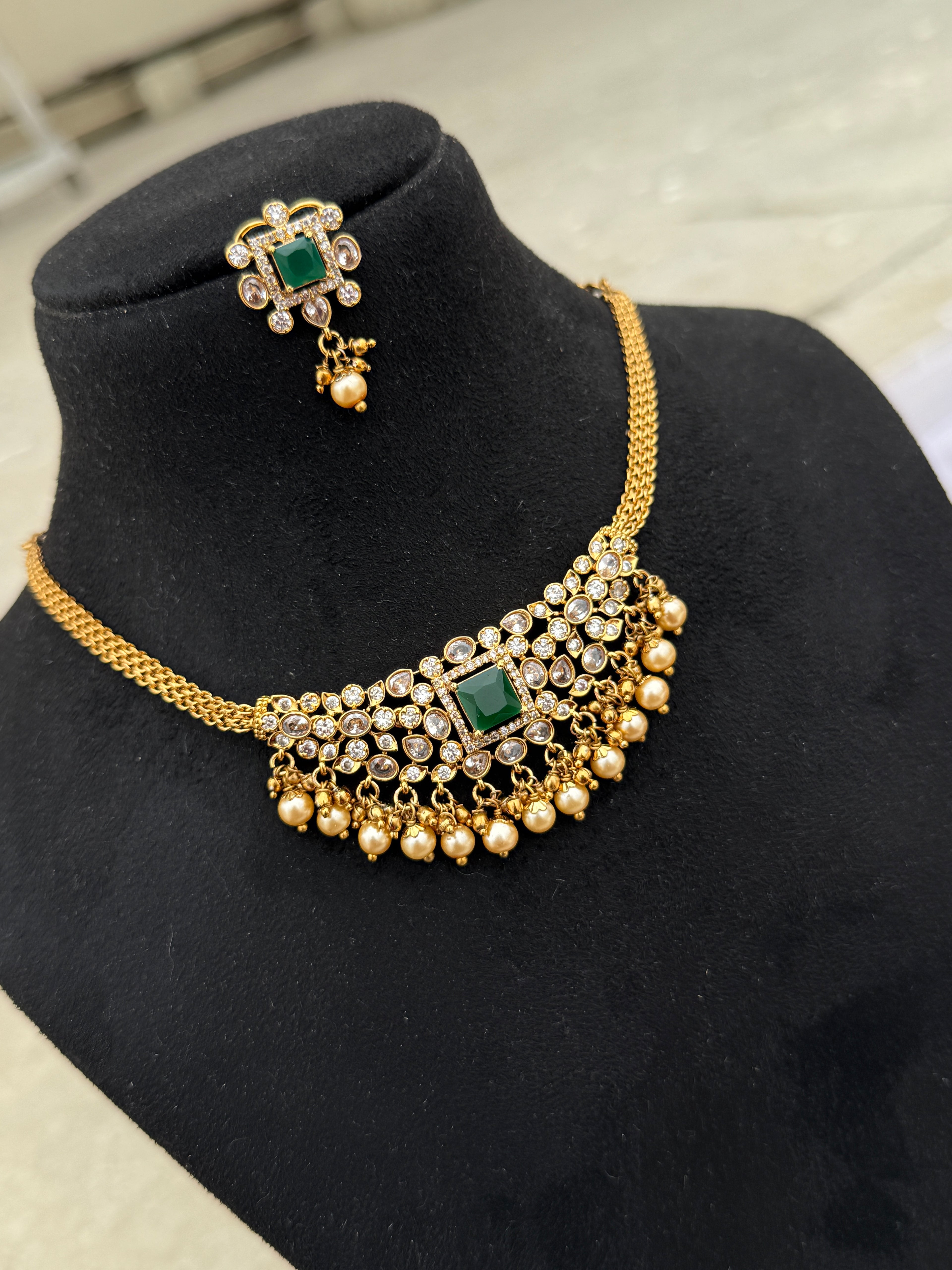 Ch012 uncut Kundan green stone choker with earrings