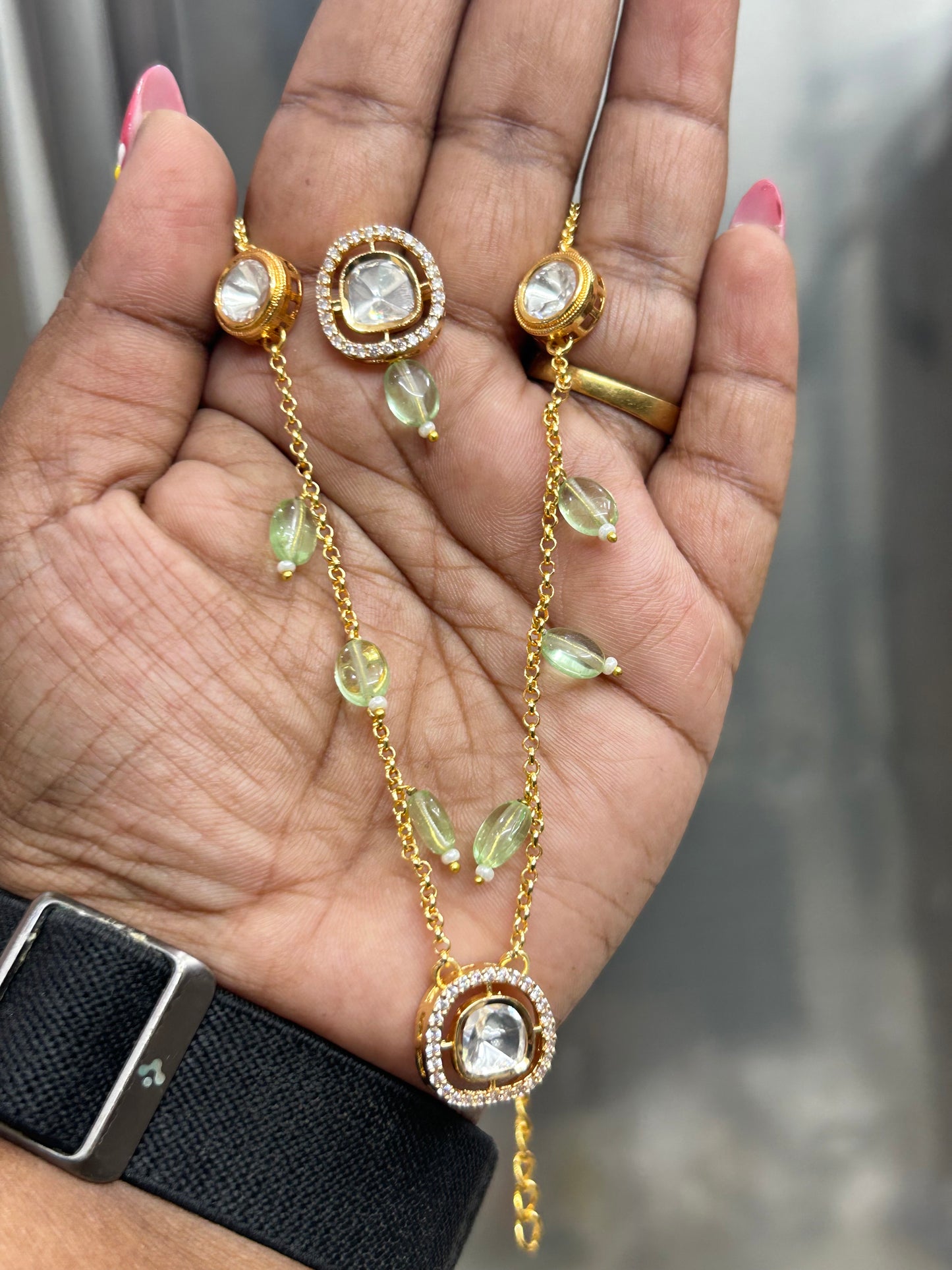 Kundan pendent and beads