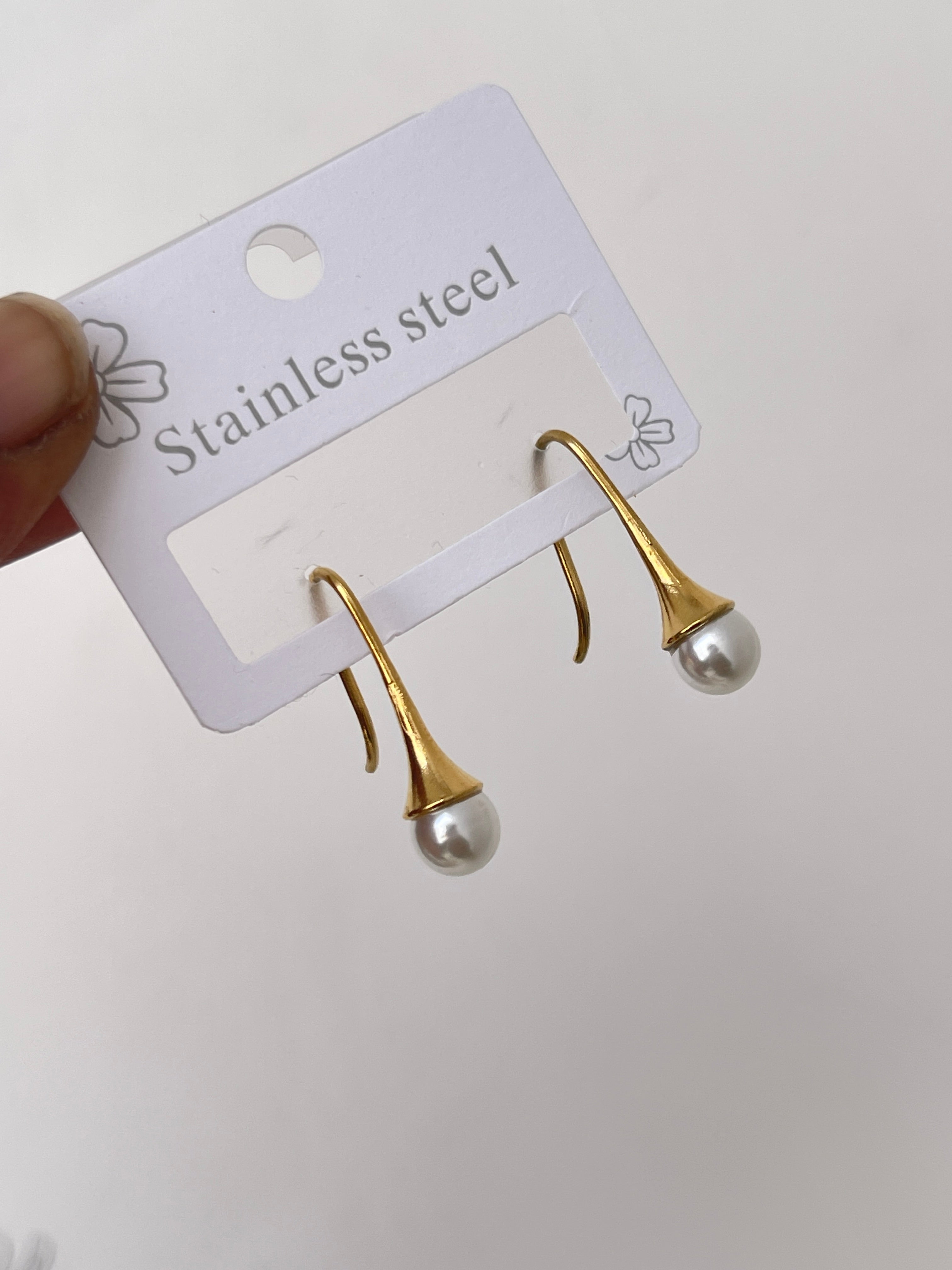 Pearl hooks Color won't fade