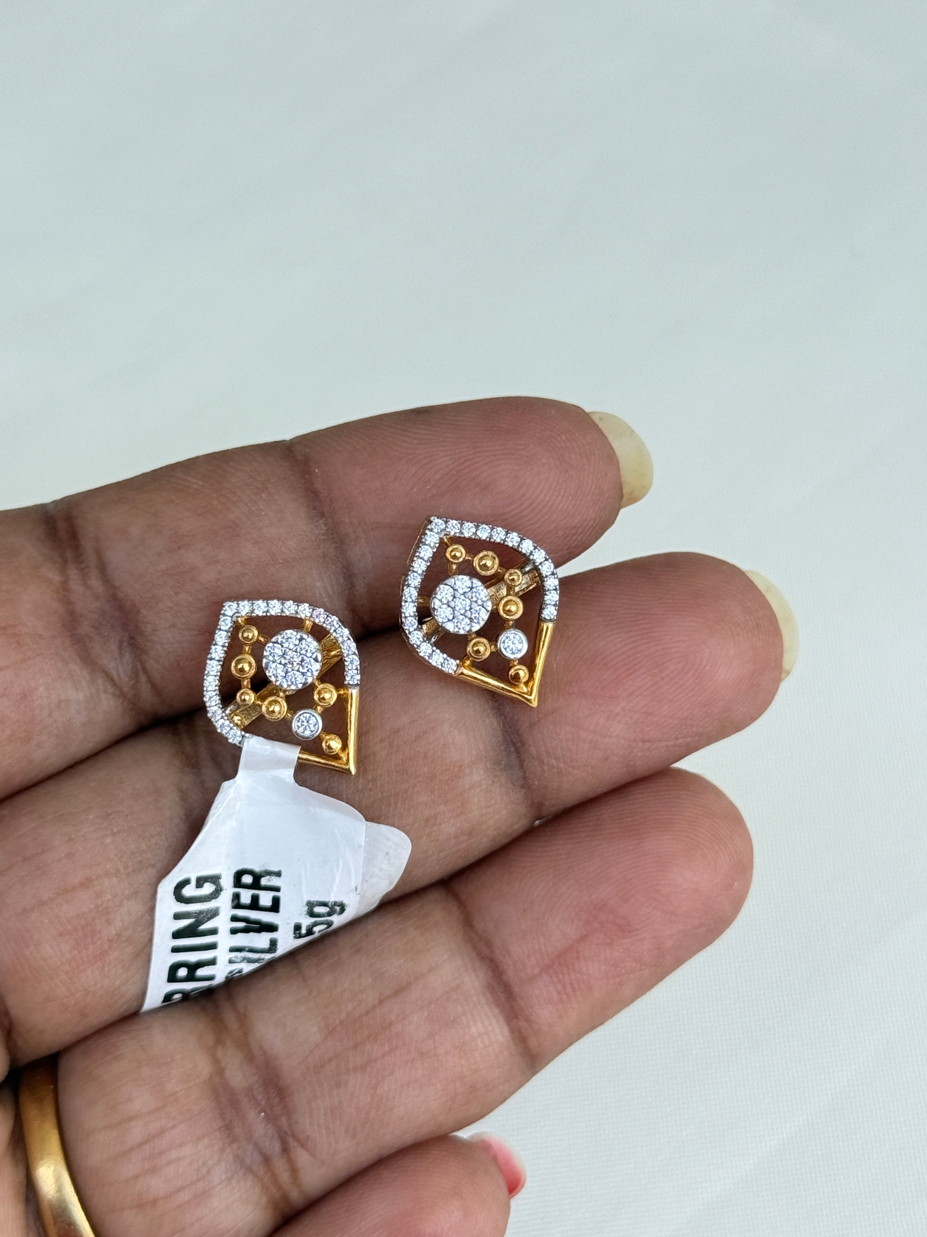 Se025 3.5gms 925 silver hallmark studs