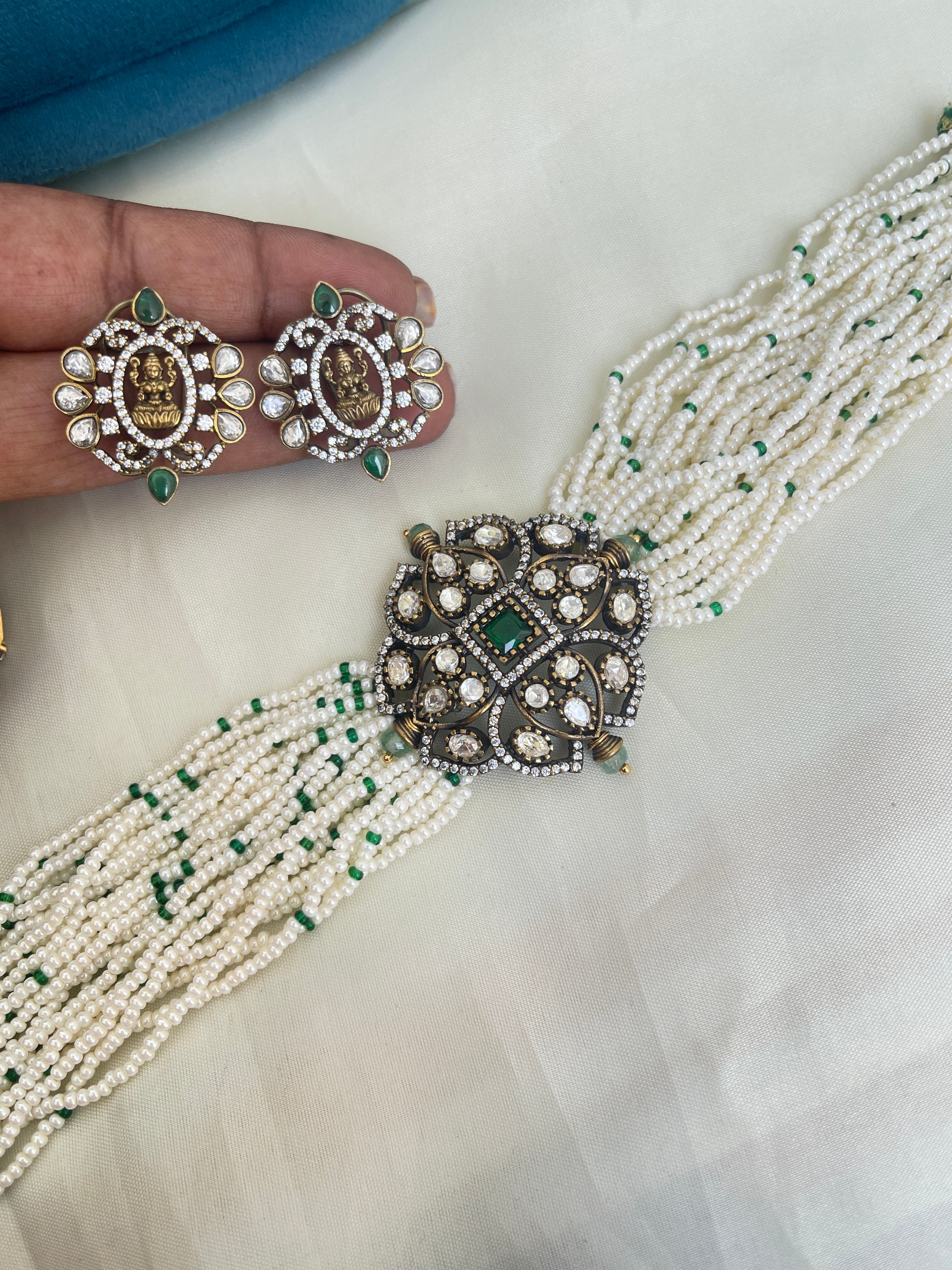 Sugar pearl choker with Victorian pendant and studs 🫶ns1507