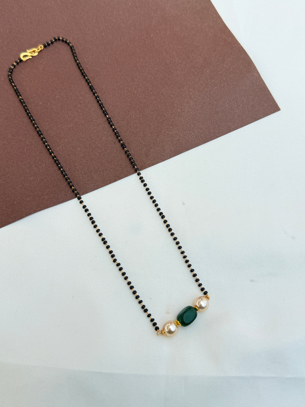 Bb101 18inches single line pearl and green blackbeads