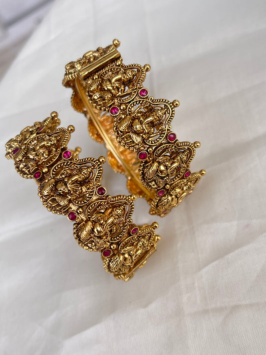 Pair of Bridal wear heavy nakshi bangles. Available in Multiple sizes