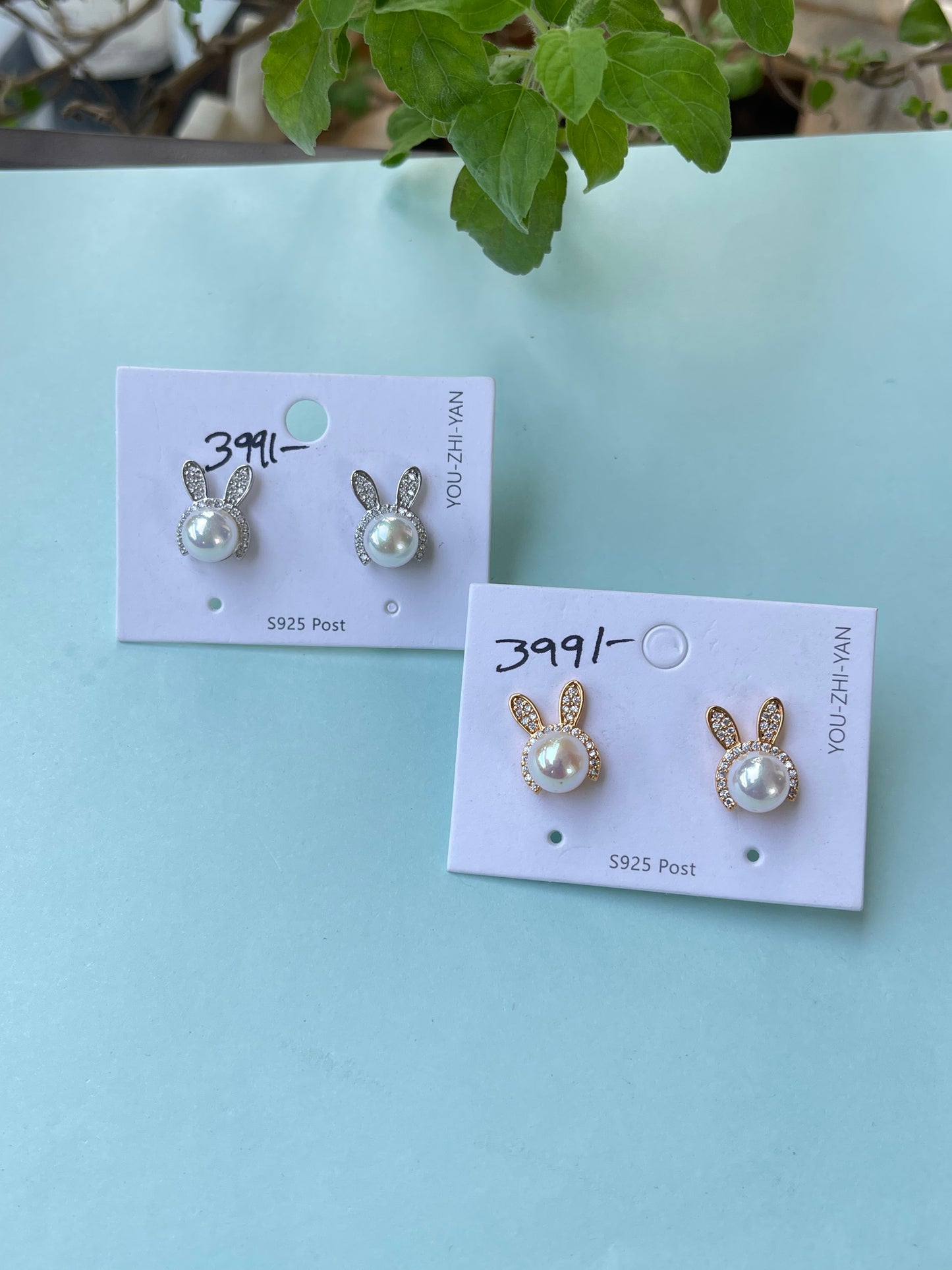 Bunny studs in 2 Colors silver and gold