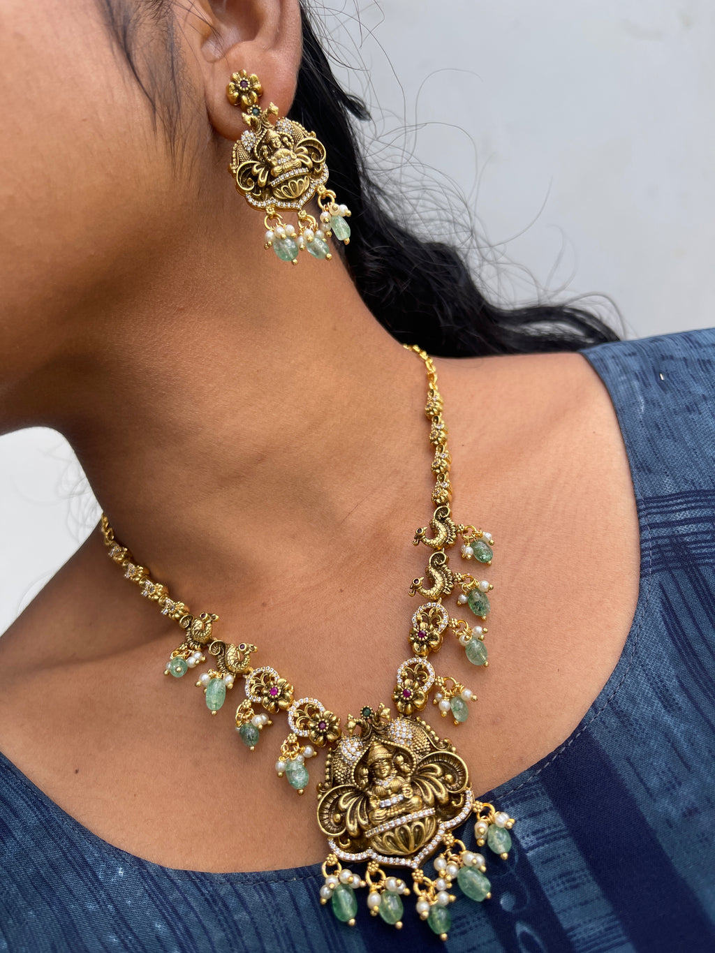 Ns1510 Lakshmi Devi antique neckset with green beads