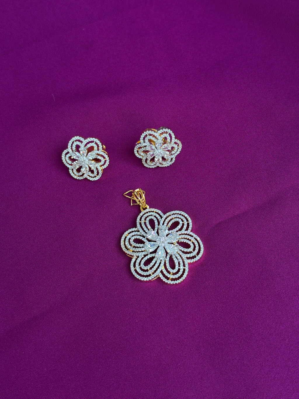 L035 flower locket with earrings