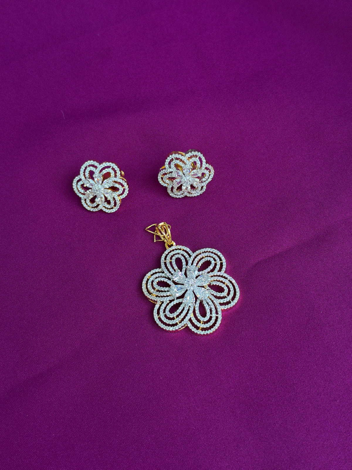 L035 flower locket with earrings