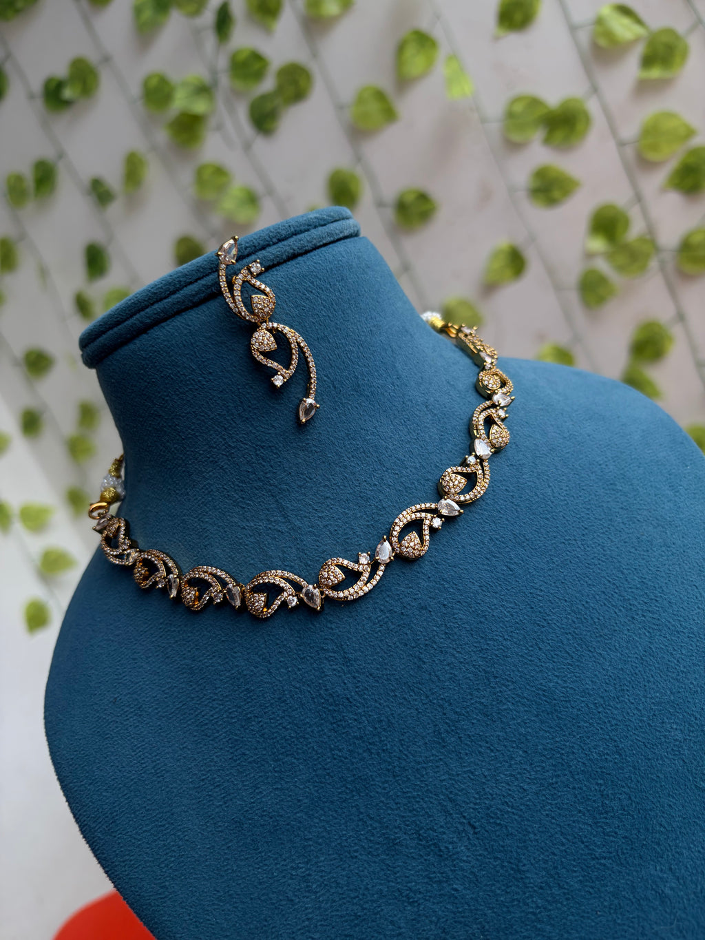 Ns853 peacock stones short neckset with studs