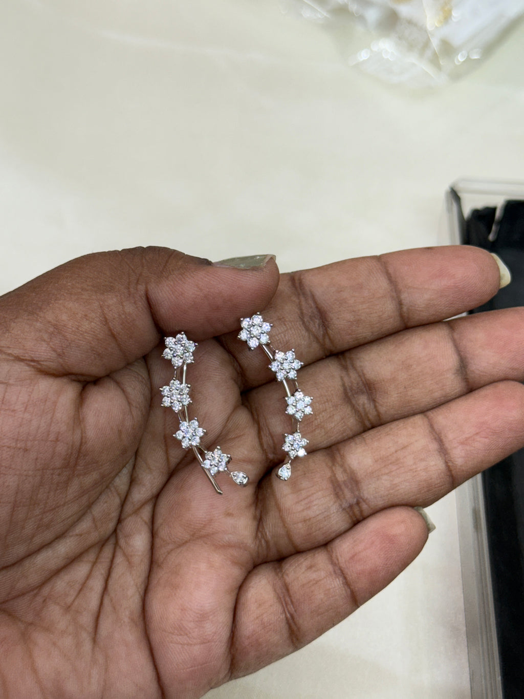 Ec001 silver 4 flowers earcuffs