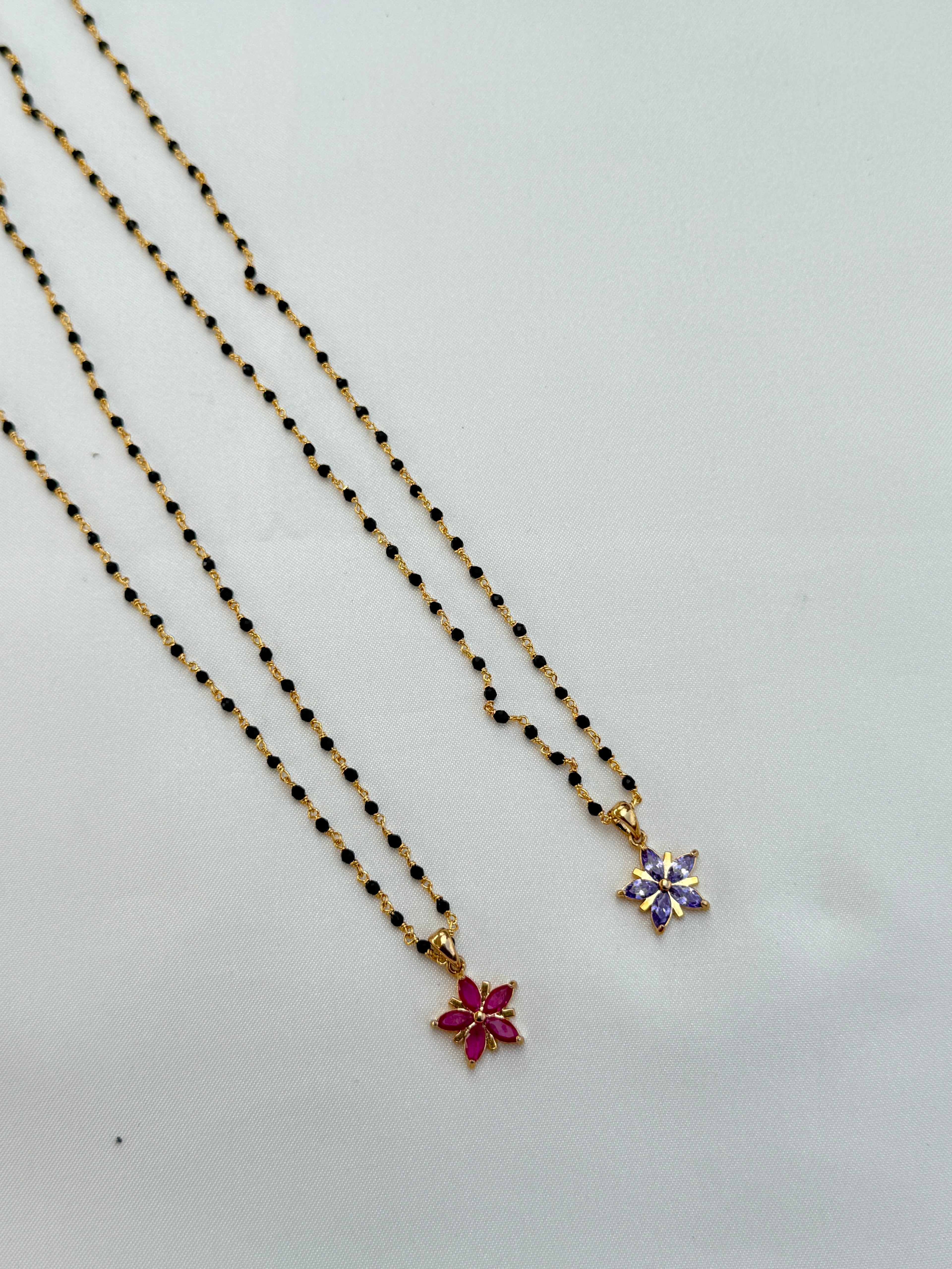 Bb045 single line flower black beads