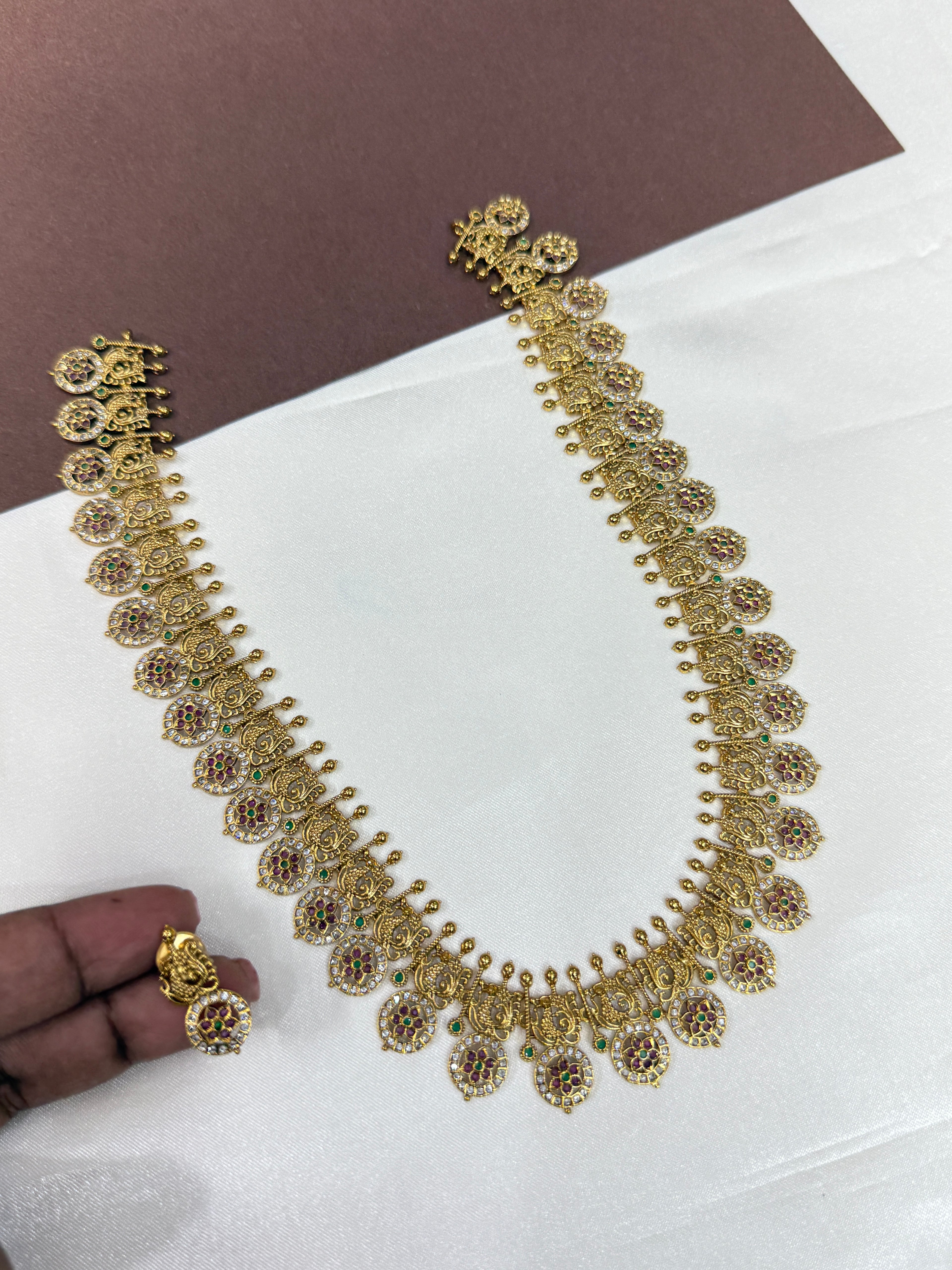 Lh554 peacock bottu mala haram