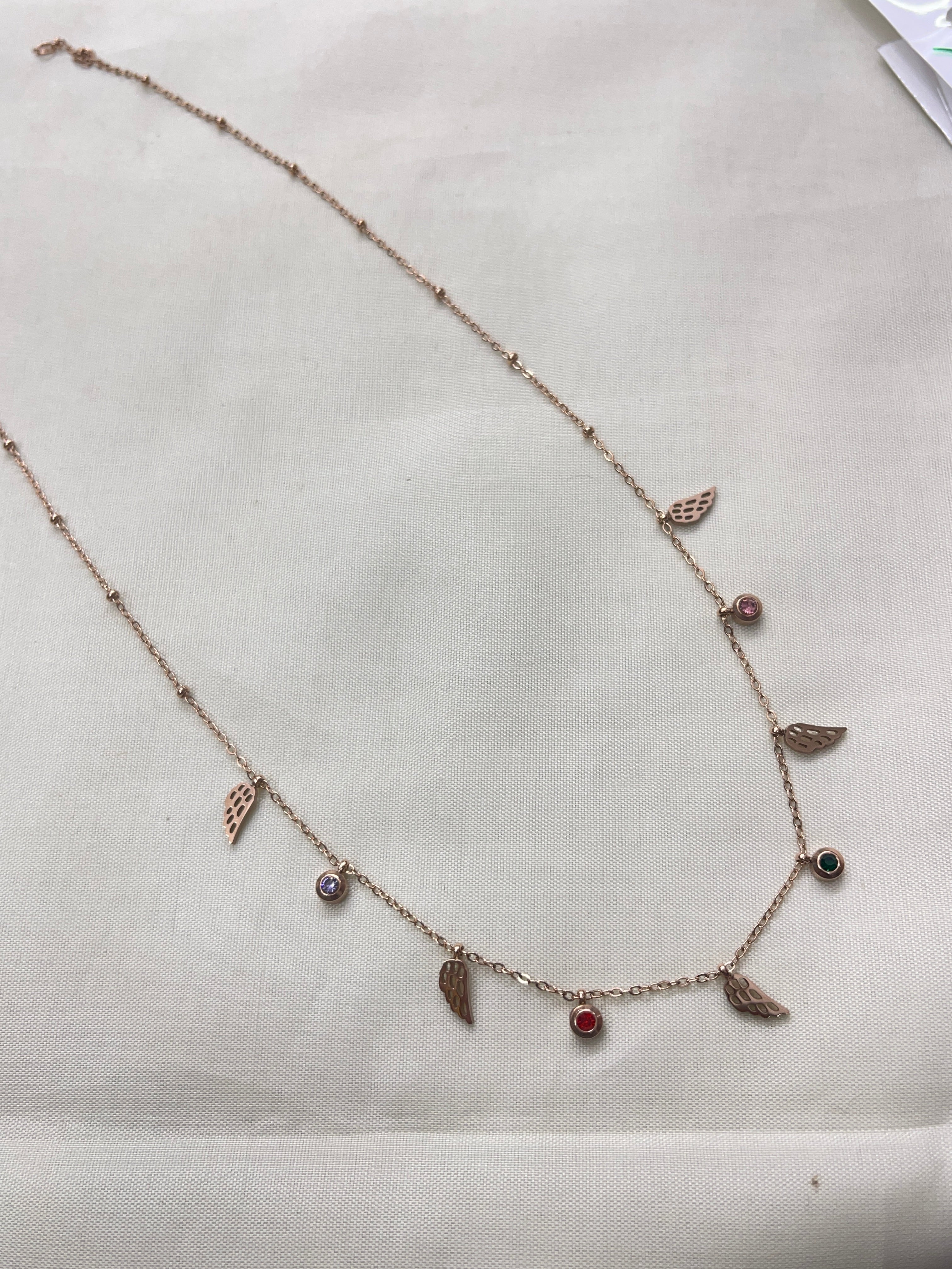 Leaf stone neckline