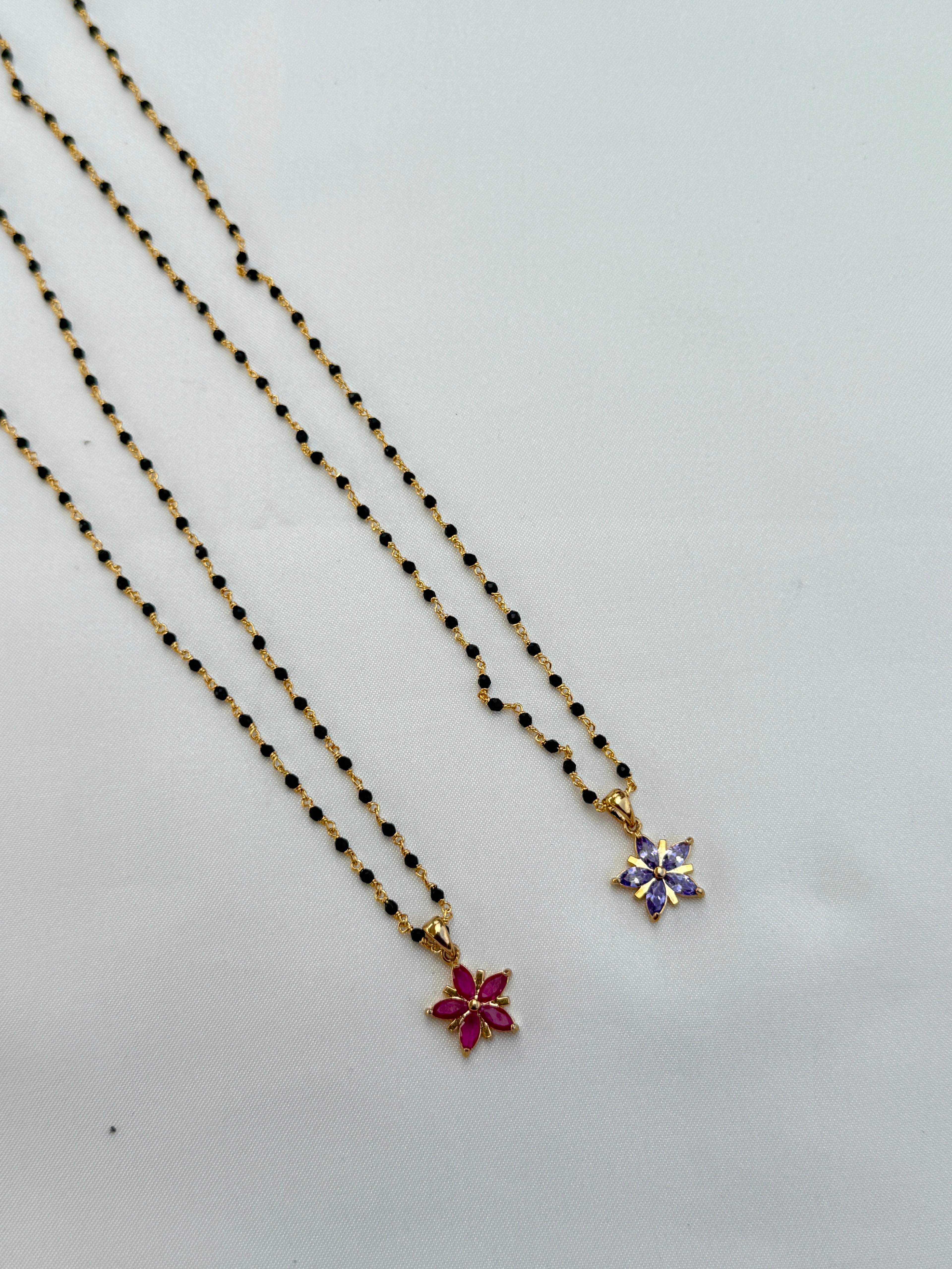 Bb045 single line flower black beads
