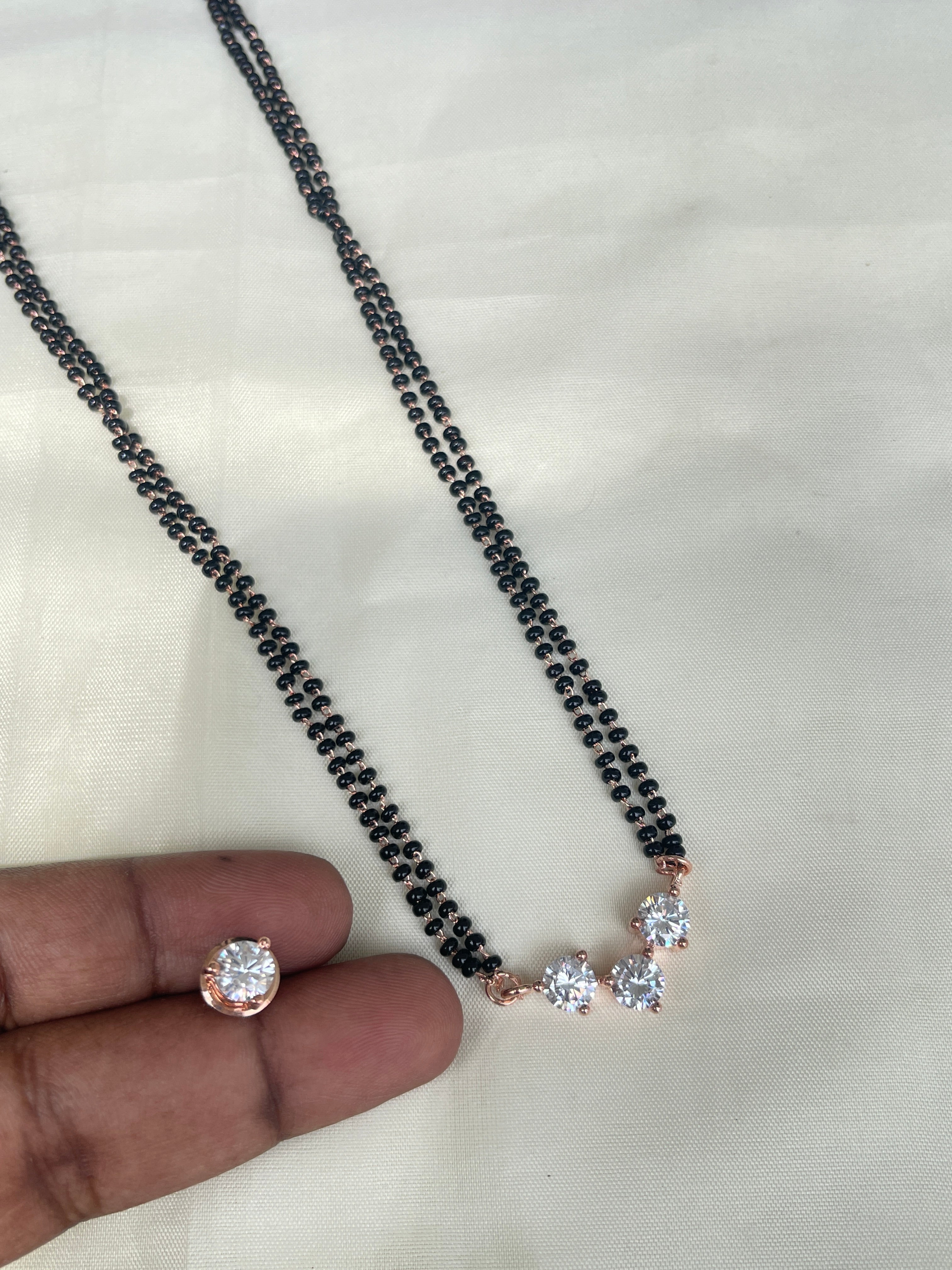 3 stone rosegold 2 lines short blackbeads bb1621